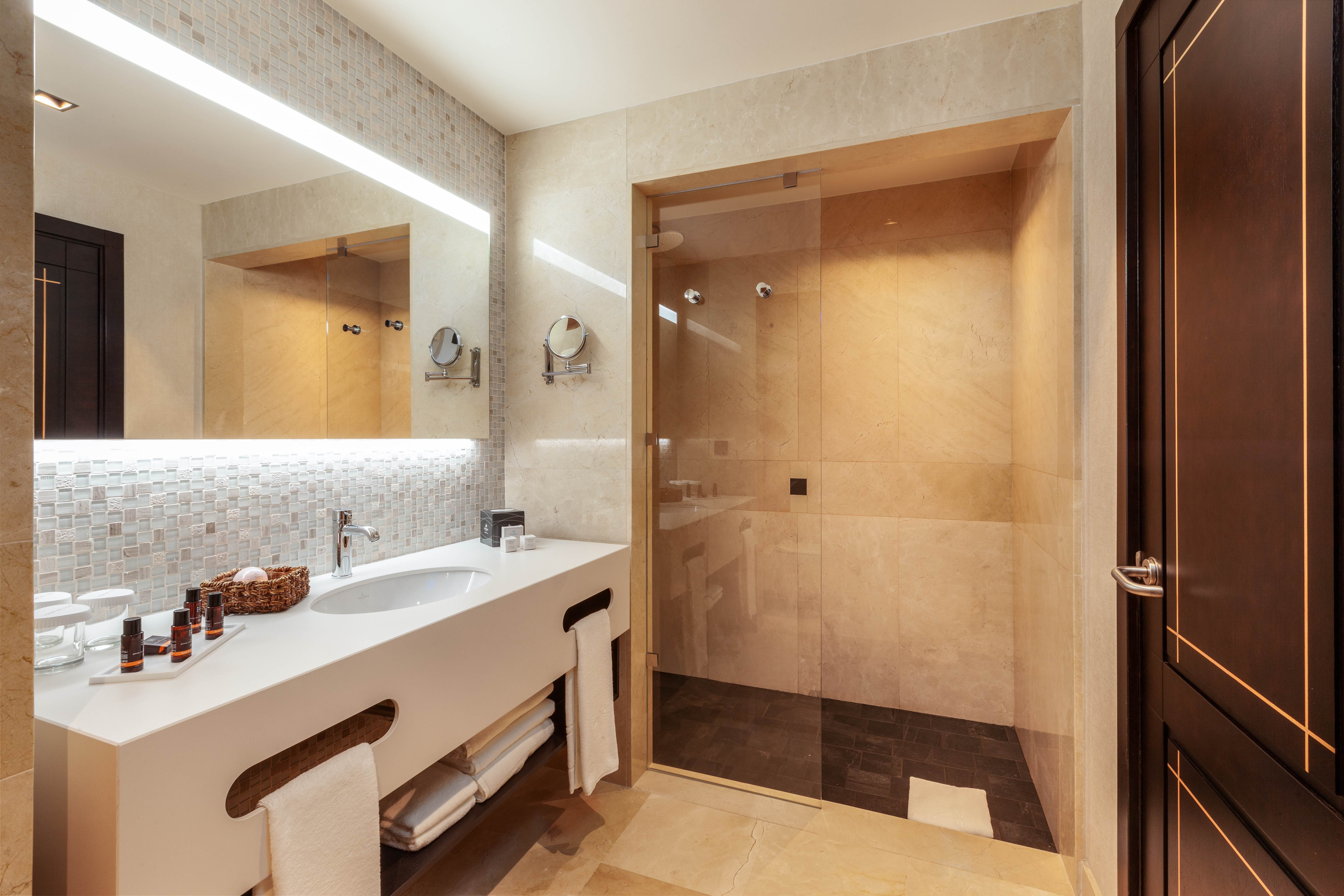 photos bathroom unique room hotel lopesan costa meloneras