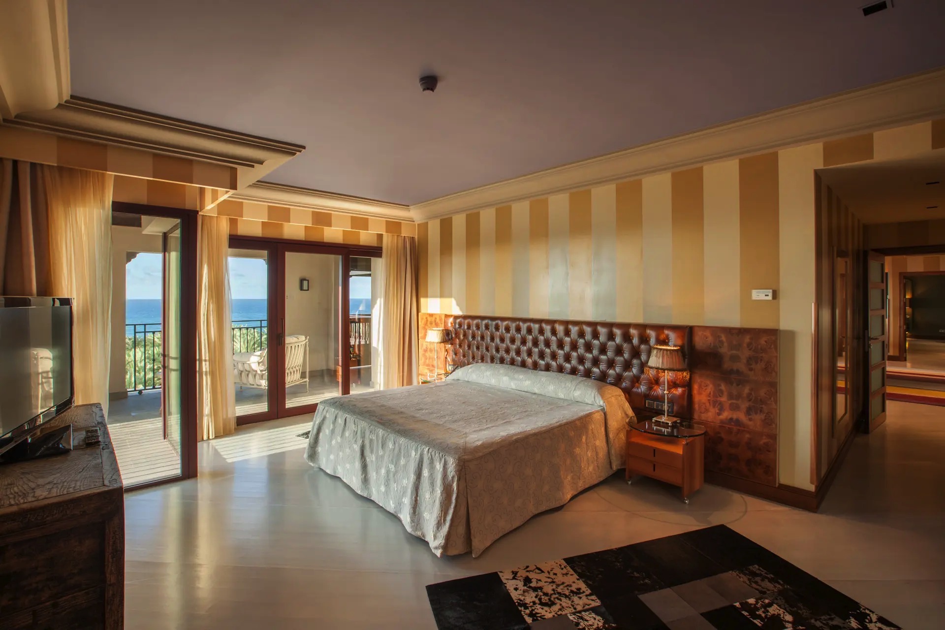 cama royal suite lopesan costa meloneras resort & spa