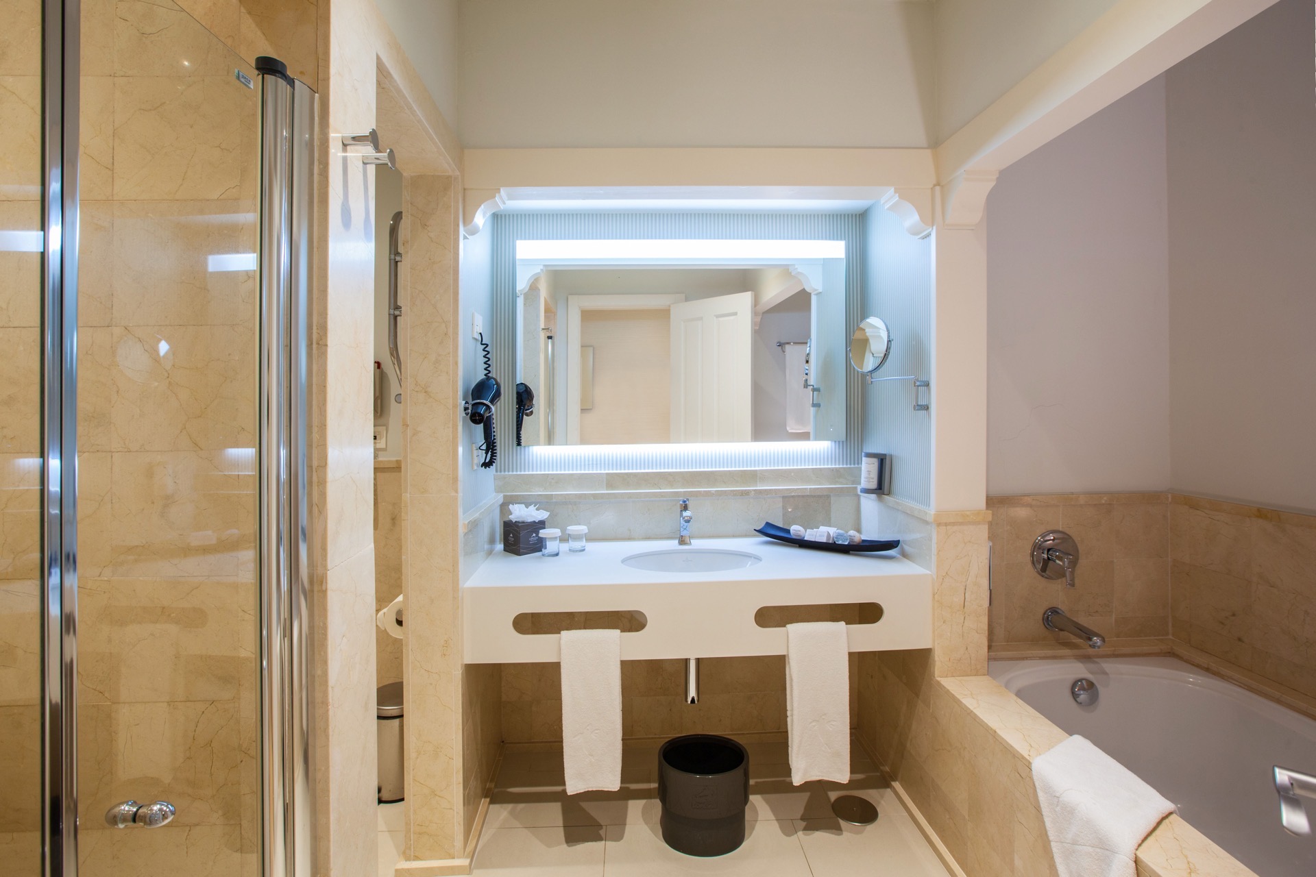 badezimmer doppelzimmer standard economy hotel lopesan villa del conde