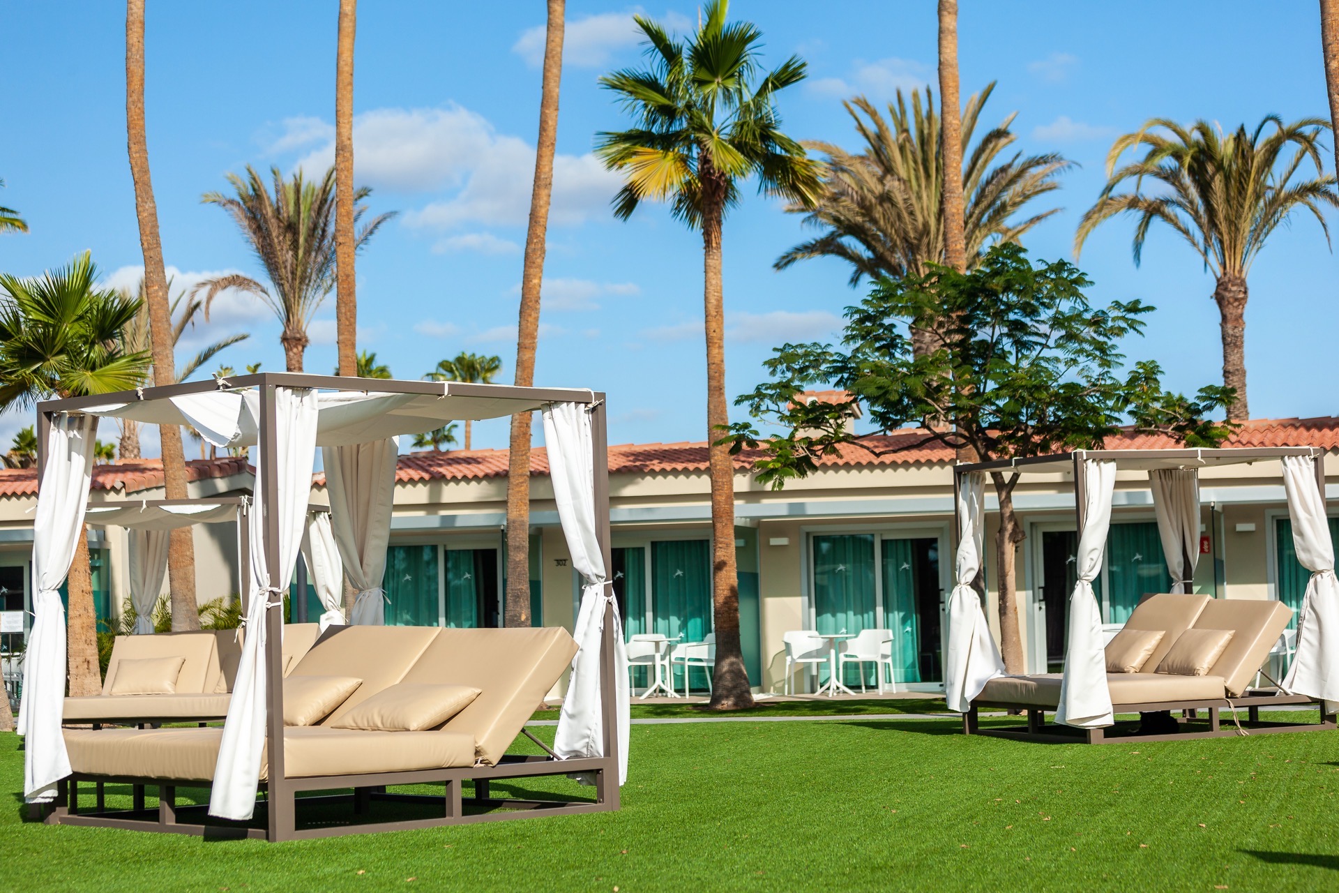 fotos hotel kumara serenoa sonnenliegenbereich