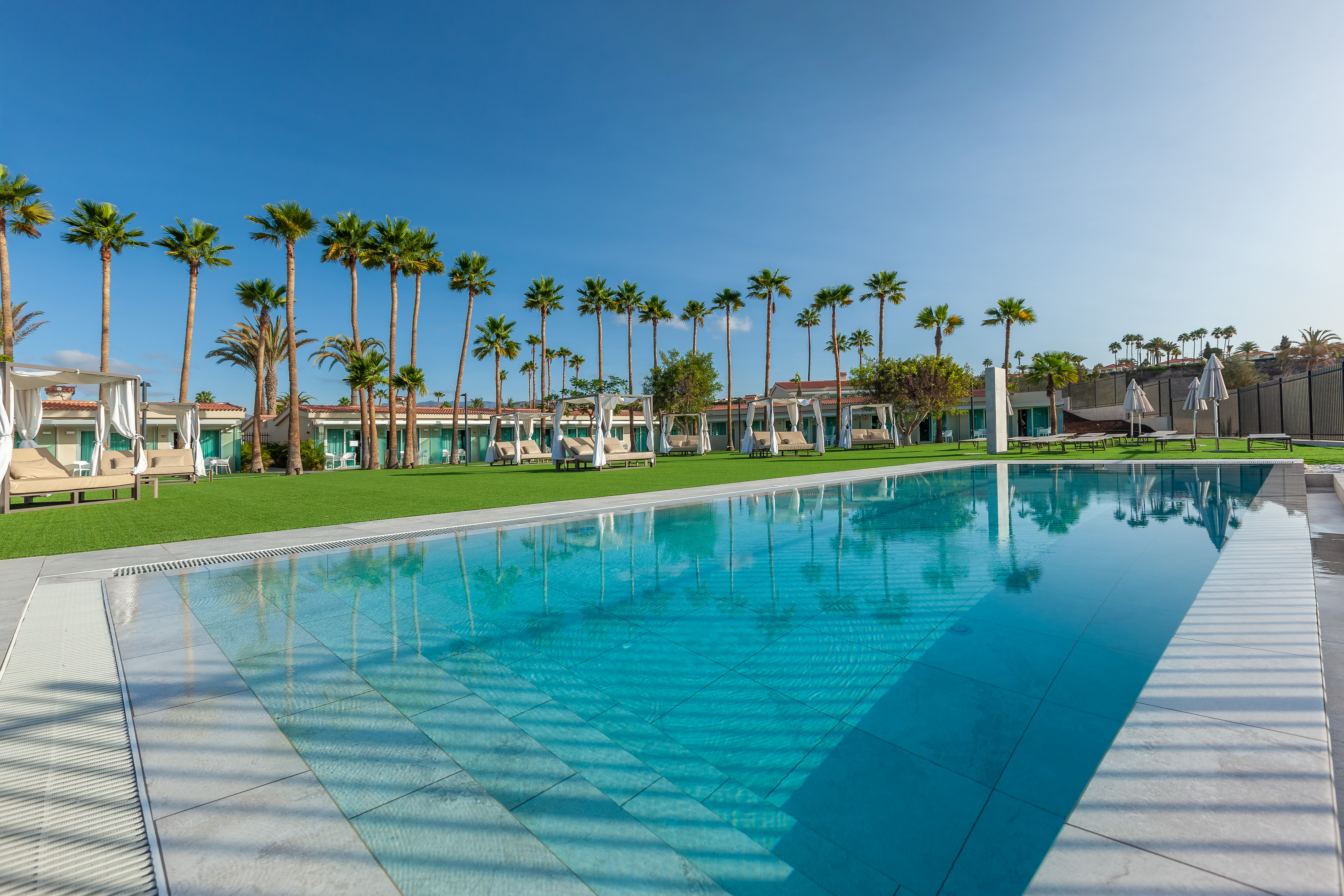 fotos aos pool hotel kumara serenoa