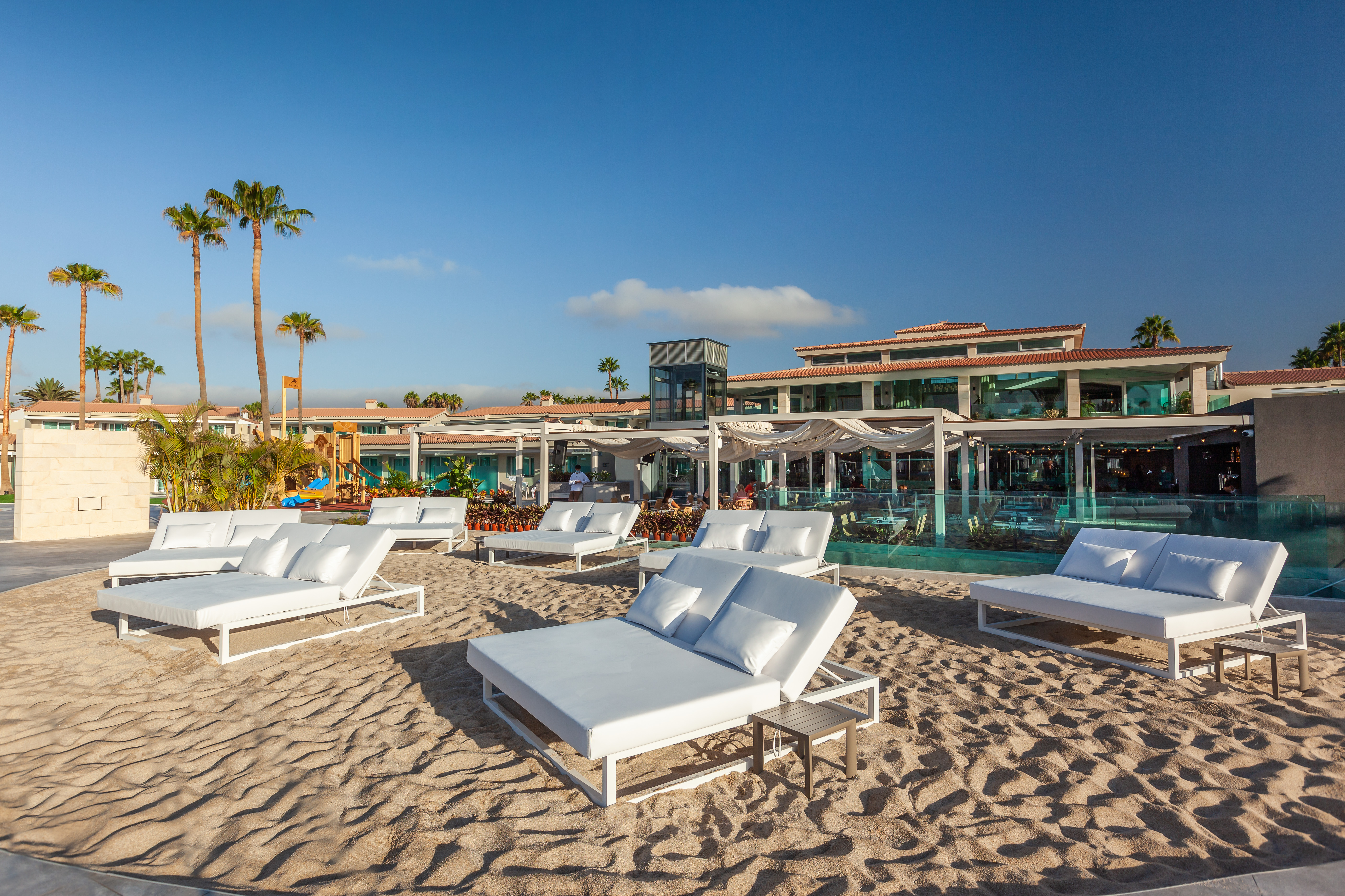 fotos sonnenliegen hotel kumara serenoa