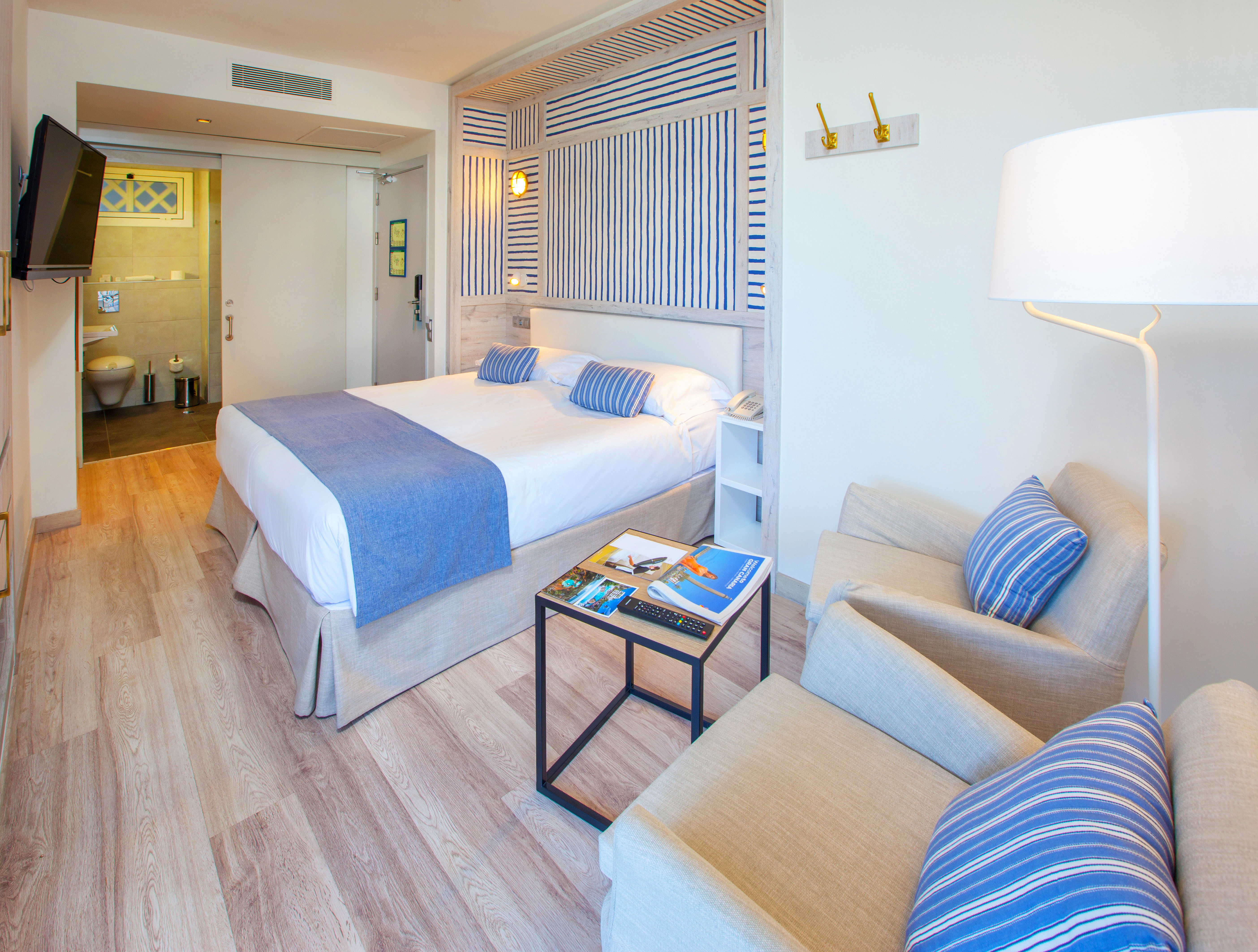 habitación doble estándar adaptada corallium beach by lopesan hotels