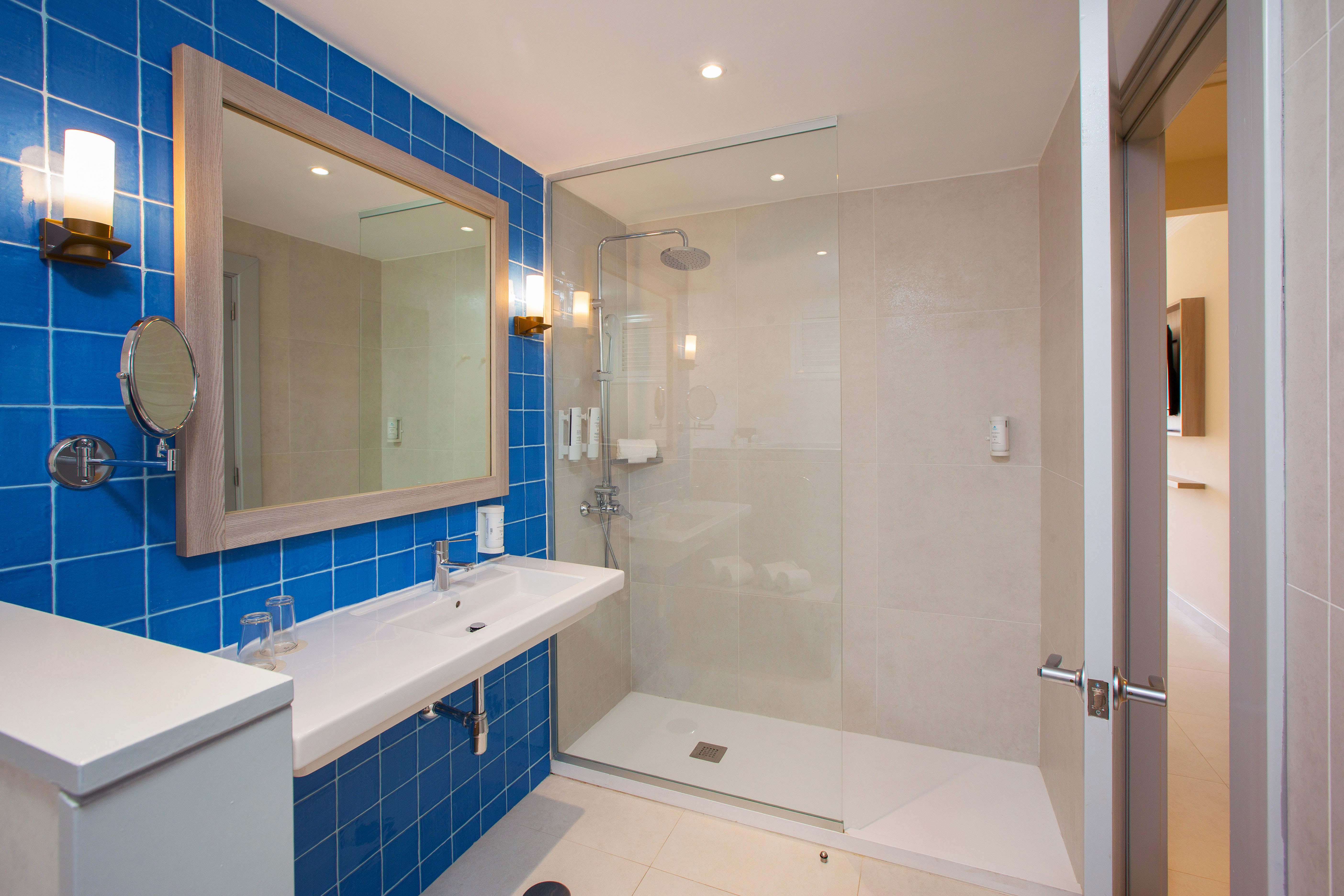 fotos baño habitaciones doble deluxe corallium dunamar