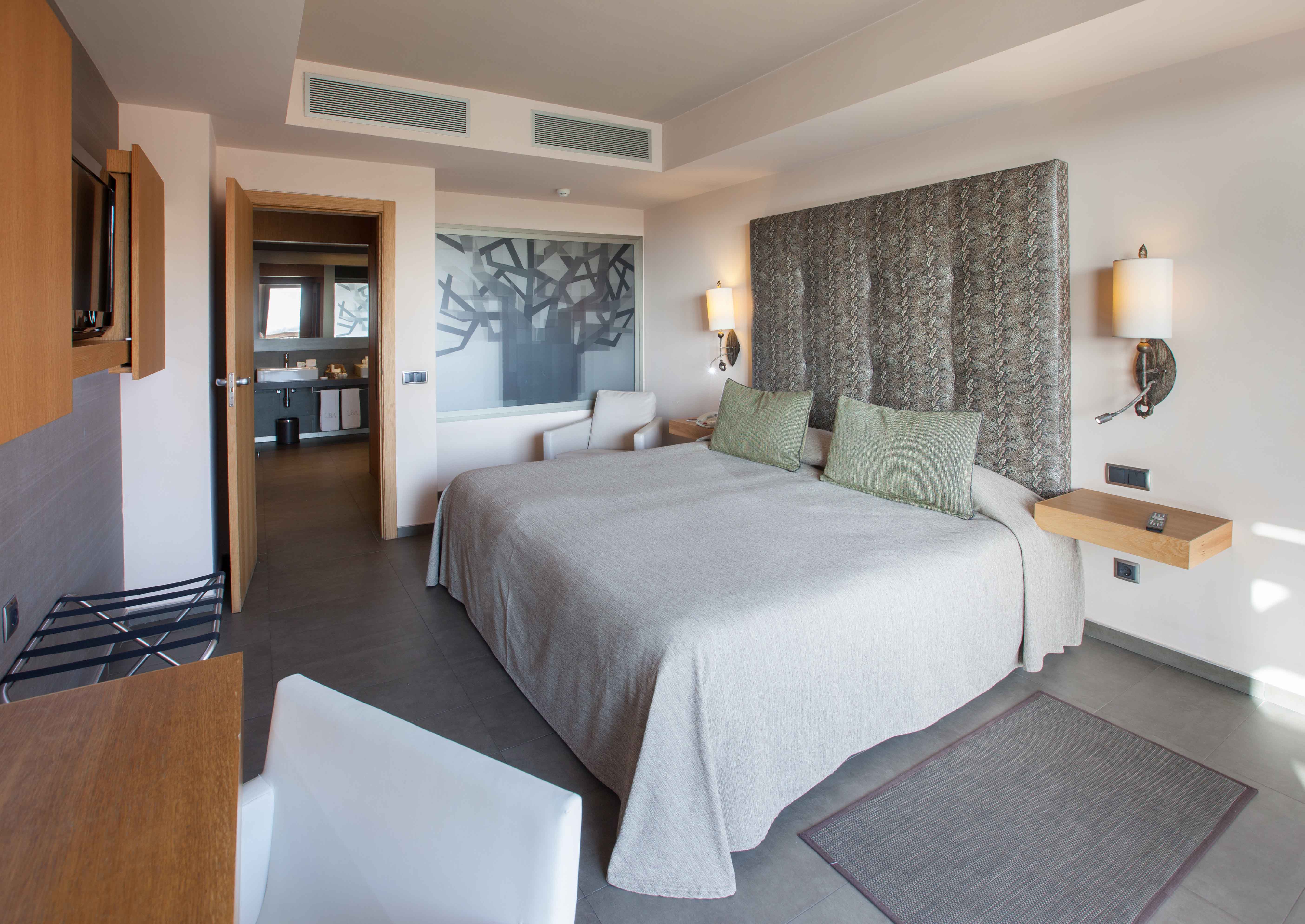 bed junior suite lopesan baobab resort