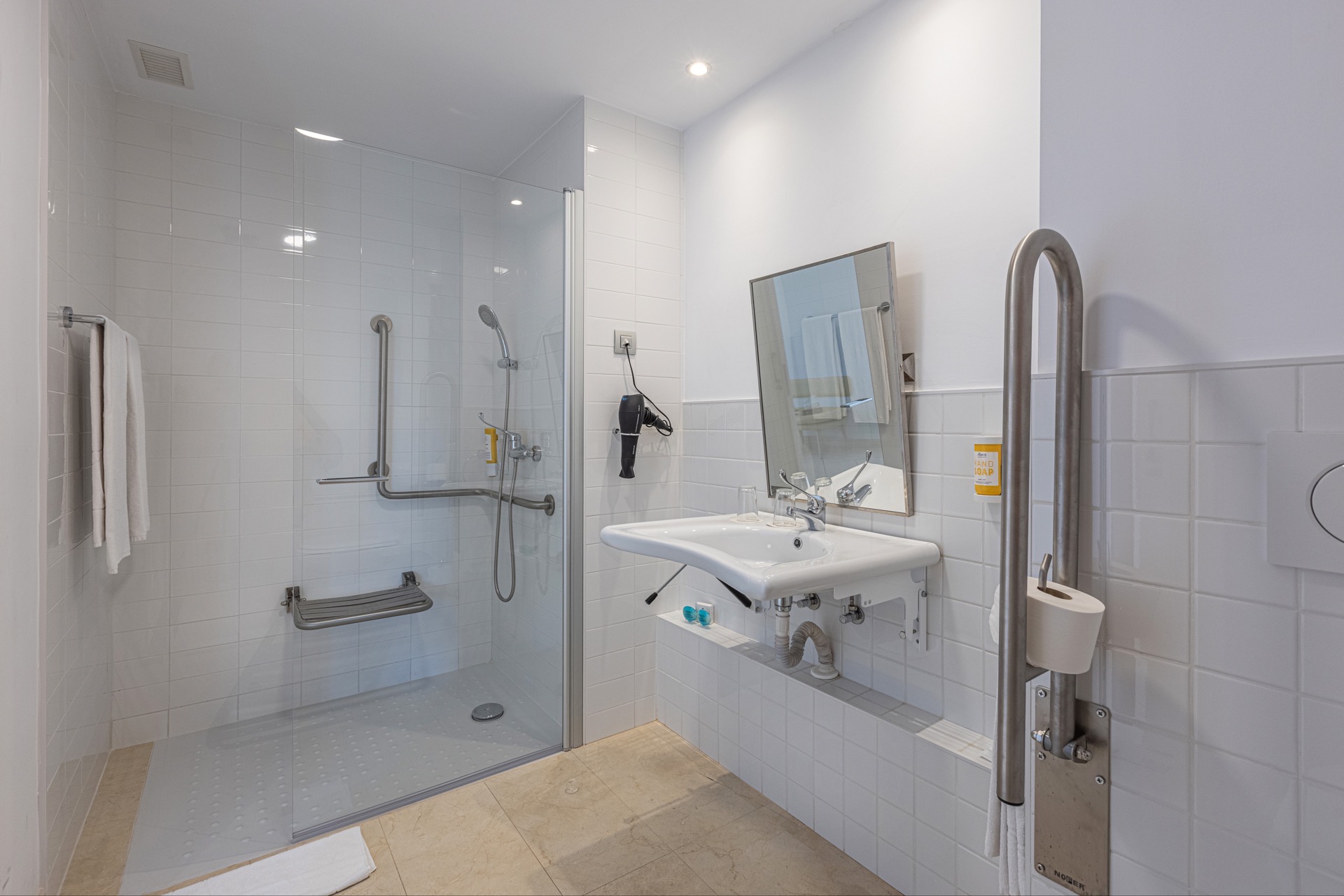 fotos badezimmer zimmer abora catarina doppel standard barrierefrei