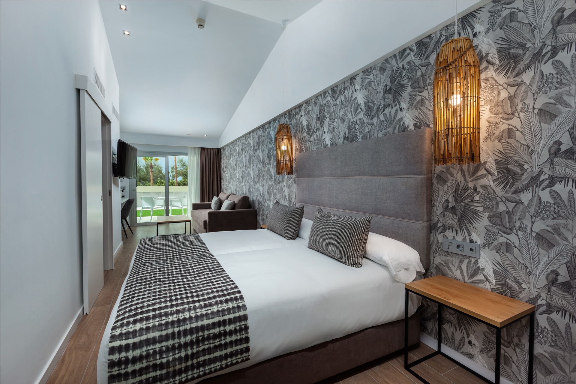 bed junior suite kumara serenoa by lopesan hotels