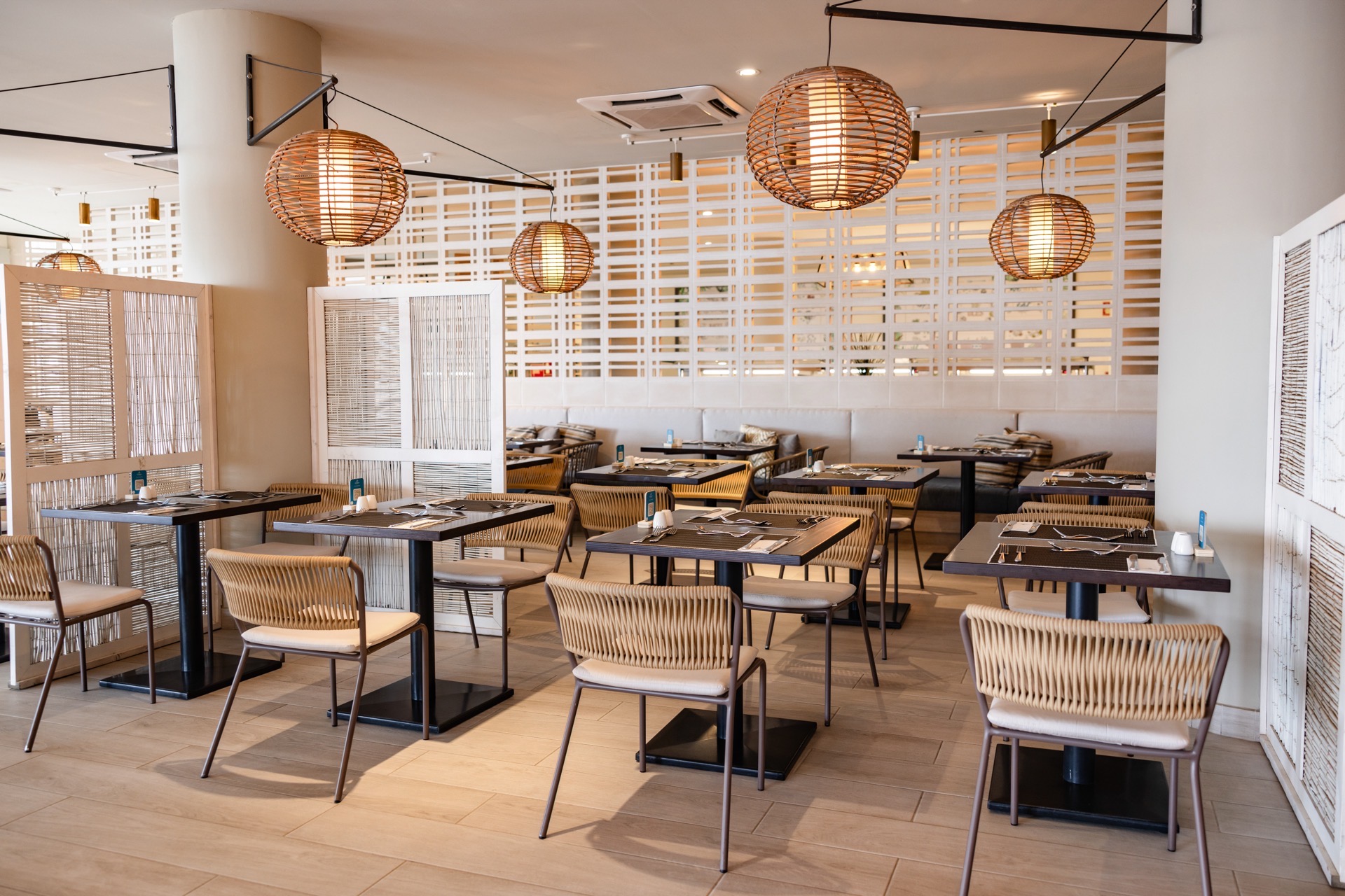 corallium dunamar by lopesan hotels buffet