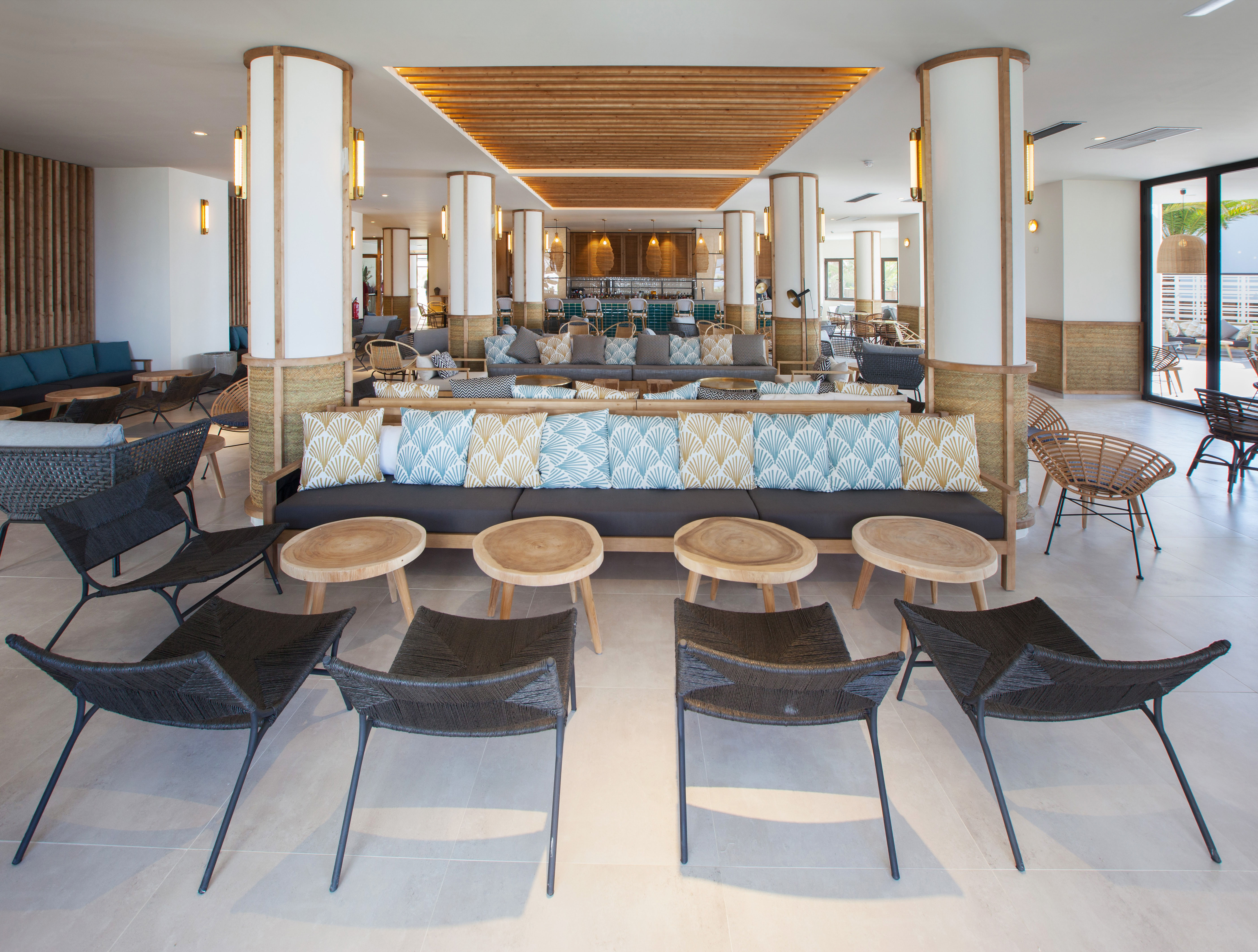corallium dunamar by lopesan hotels bars