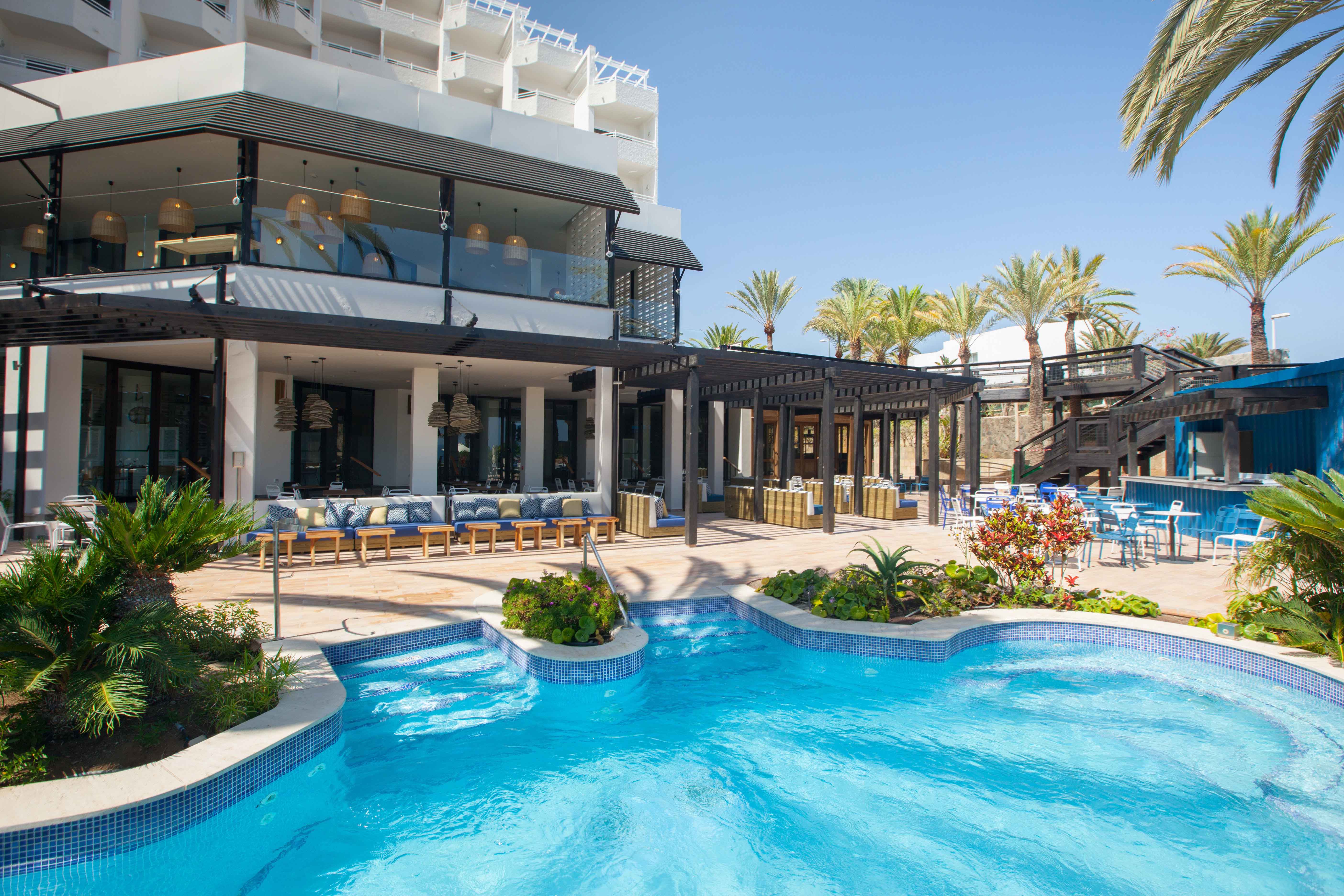 coral pool bar corallium dunamar by lopesan hotels