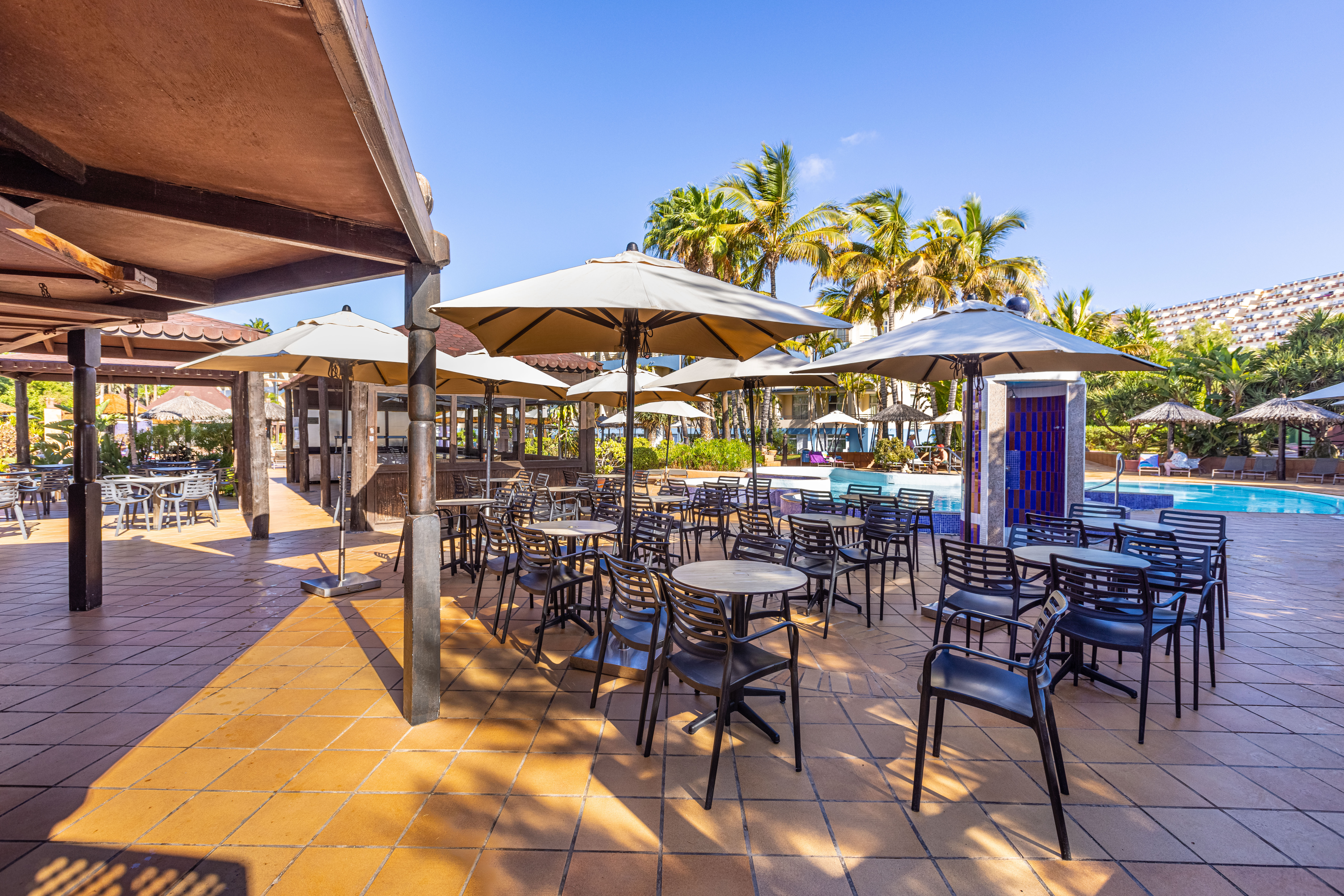 terraza bares piscina ifa altamarena hotel