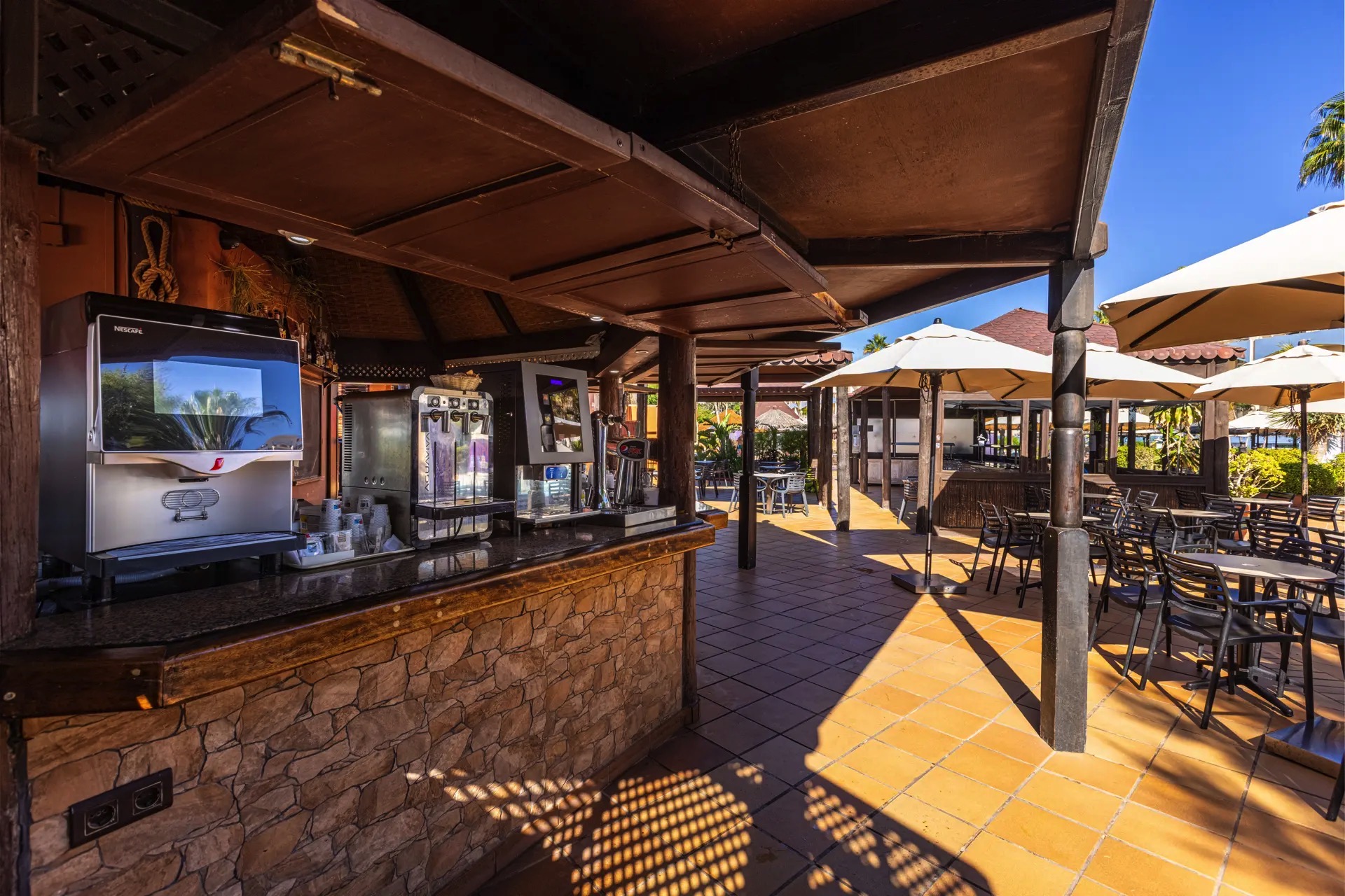 bar piscina ifa altamarena fotos