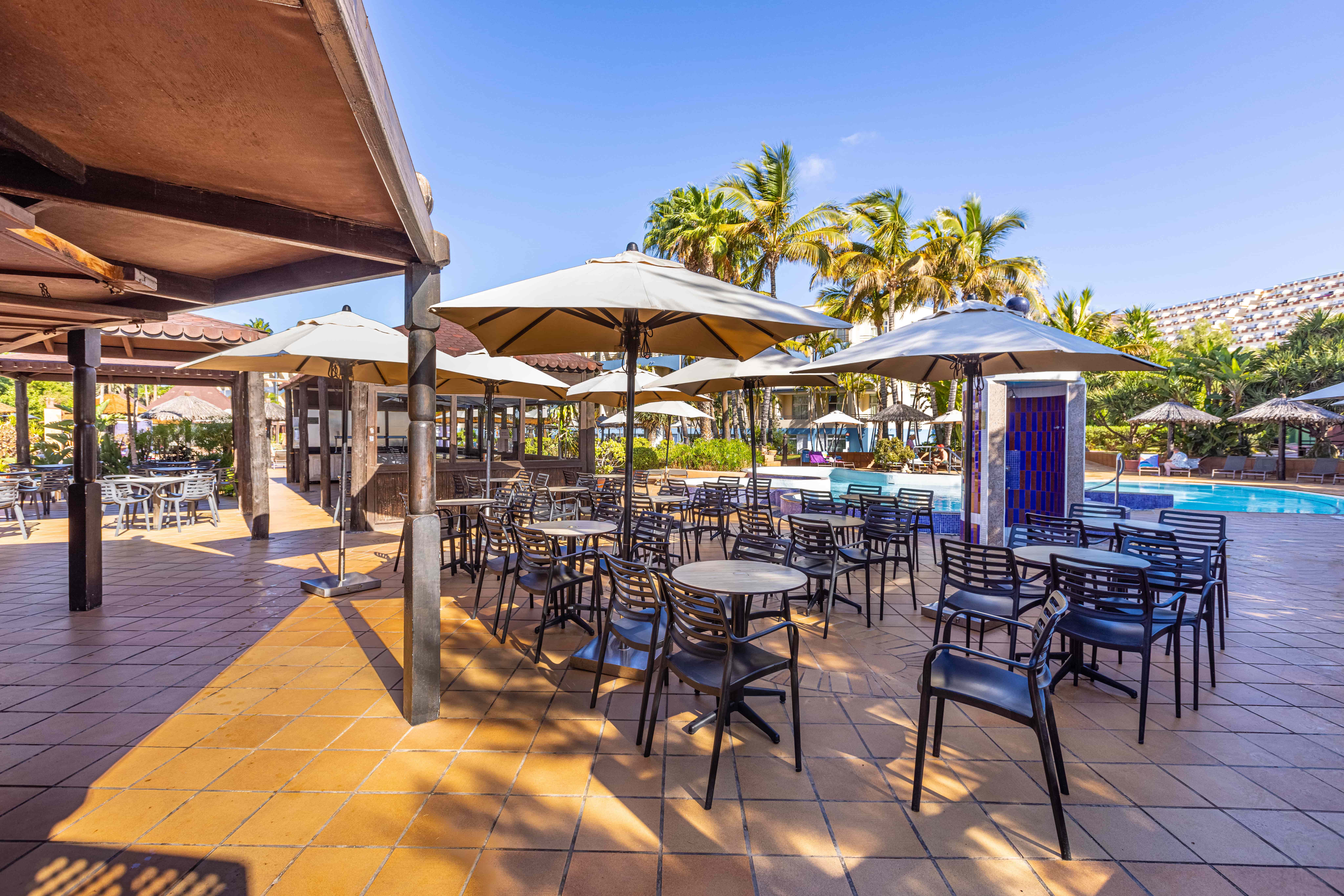 terraza bares piscina ifa altamarena hotel