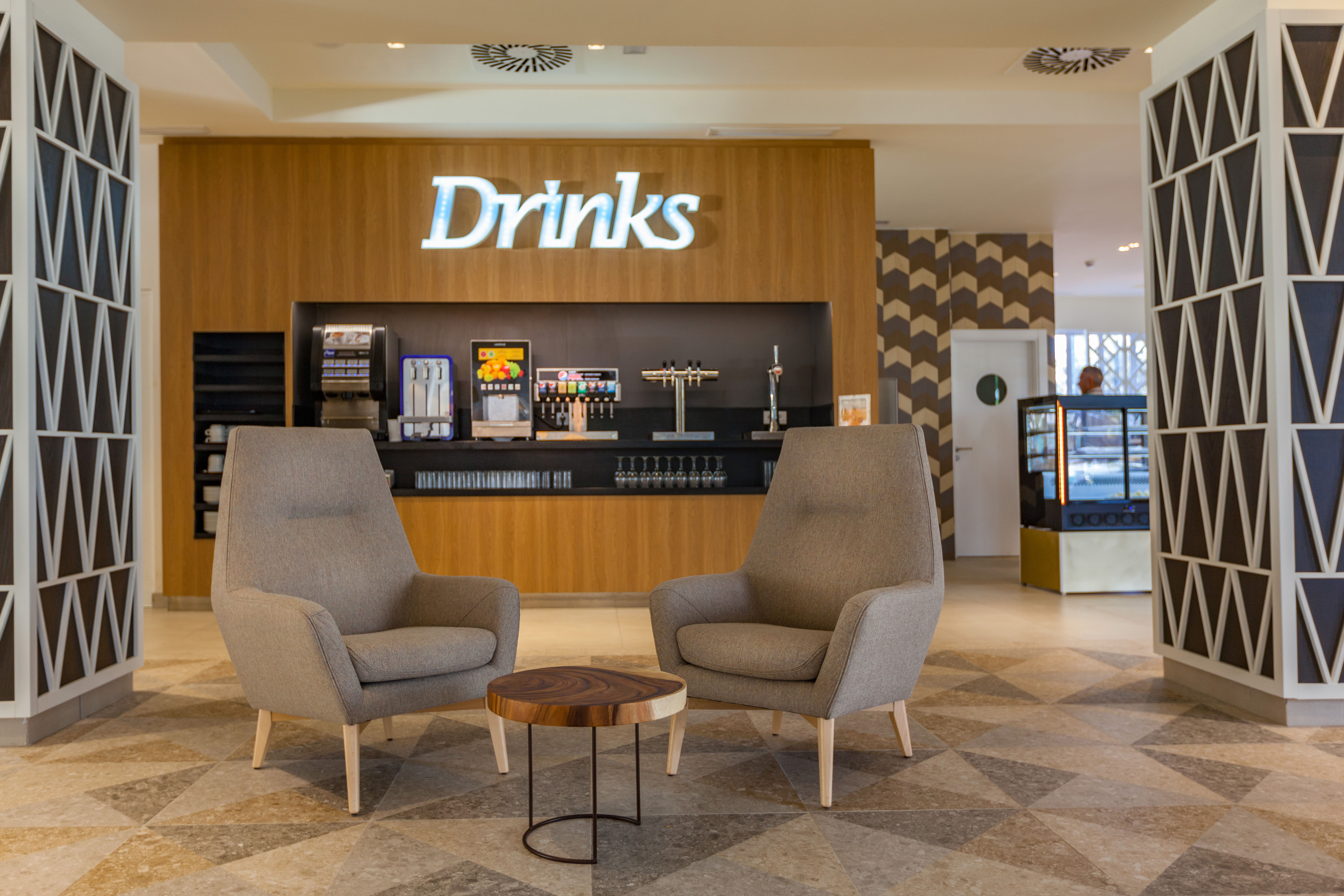 24-hour drinks bars abora buenaventura