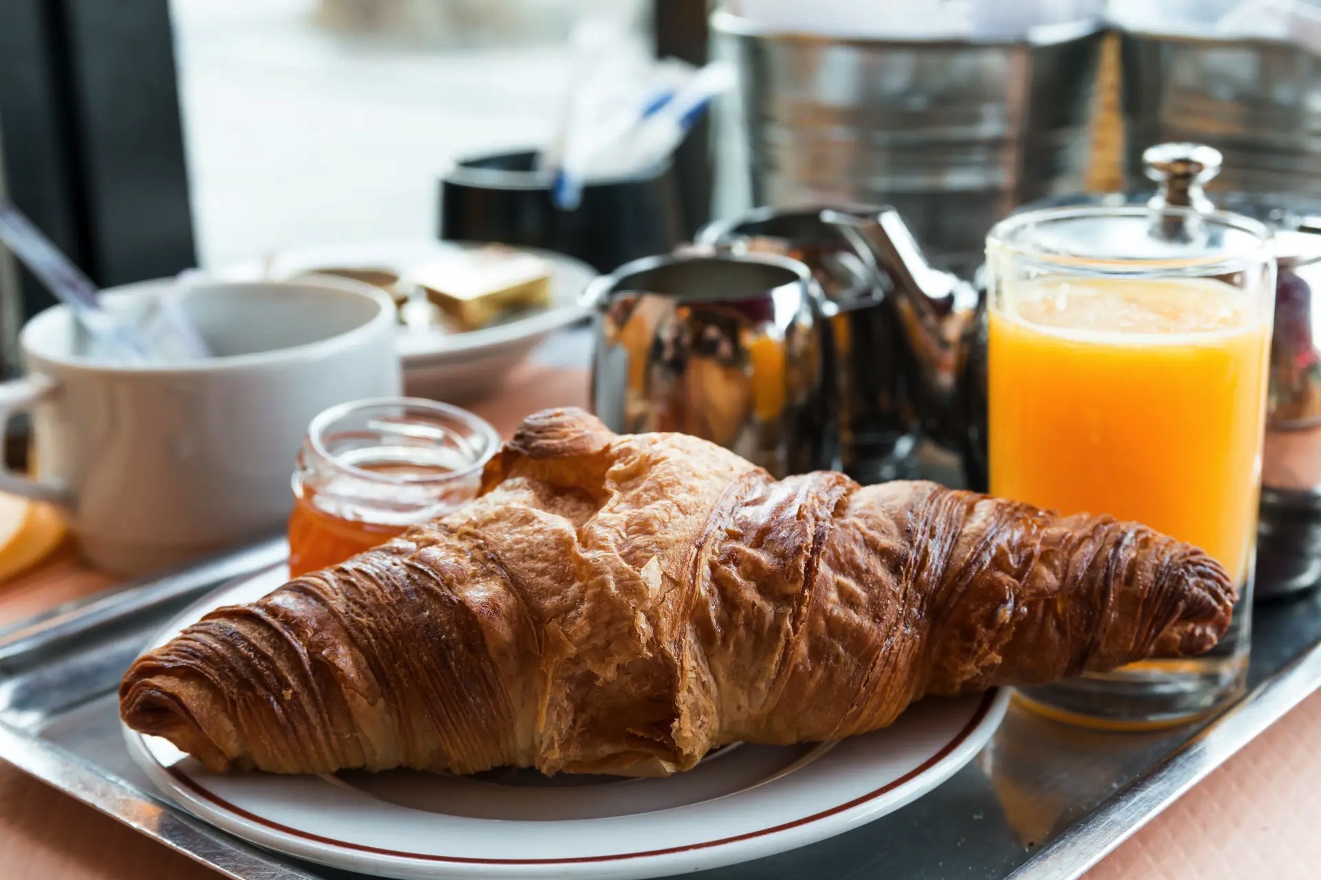 bars abora buenaventura 24-hour service