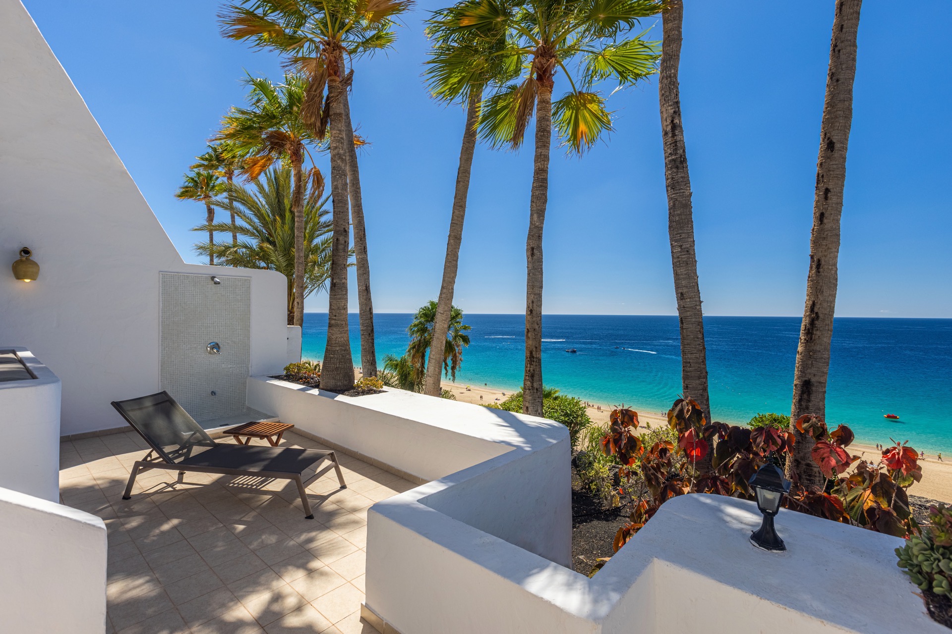 terraza bungalow deluxe superior ifa villas altamarena