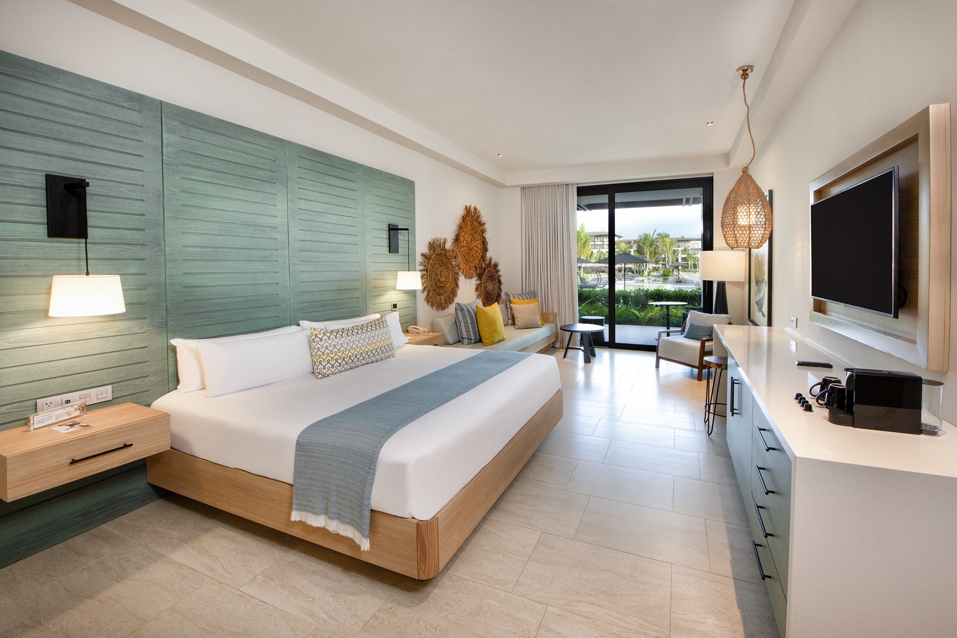 Cama pool view junior suites lopesan costa bavaro