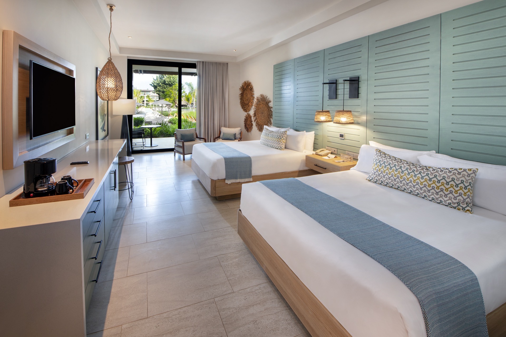 queen pool view junior suite lopesan costa bavaro resort spa & casino