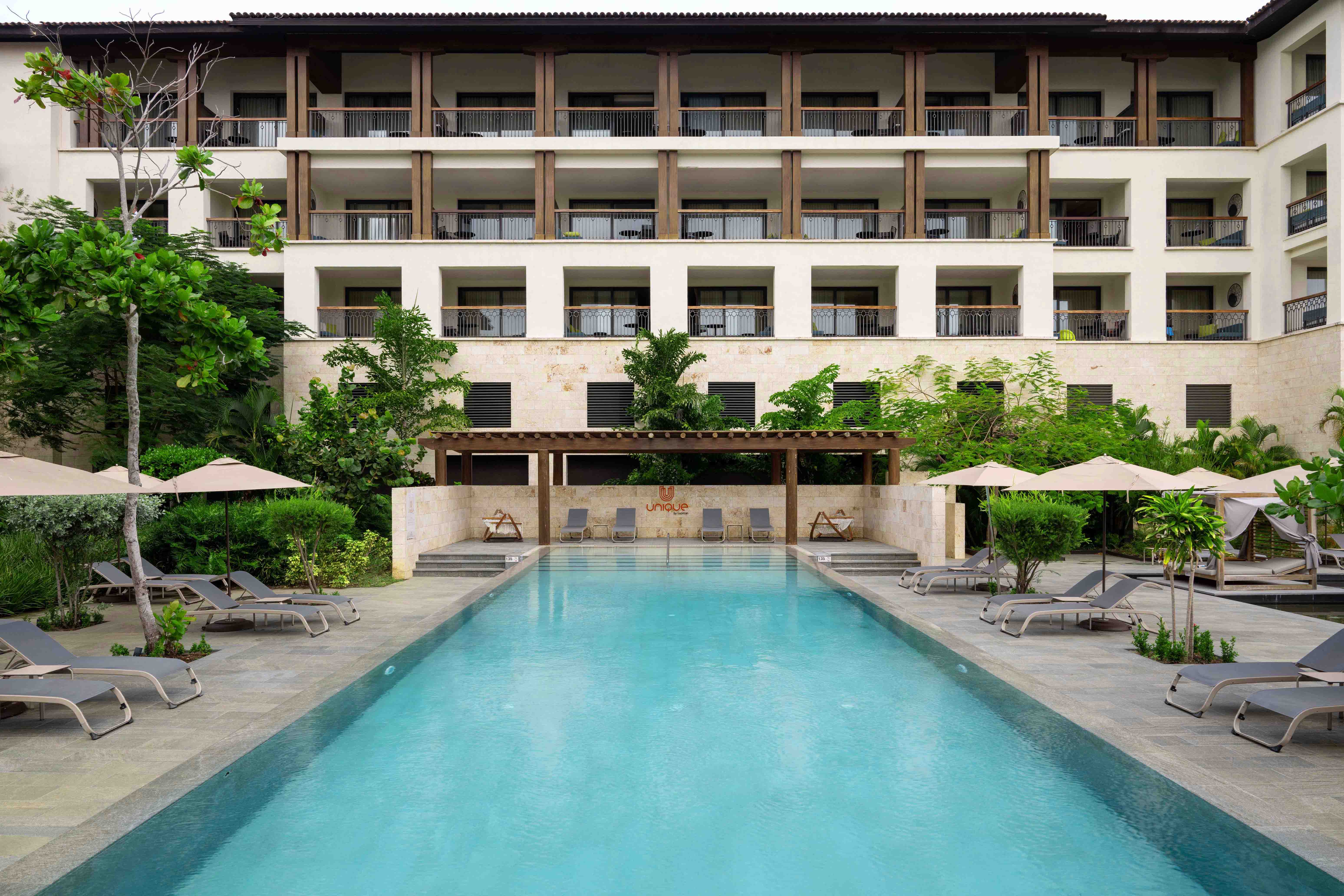 piscina unique lopesan costa bávaro spa & casino