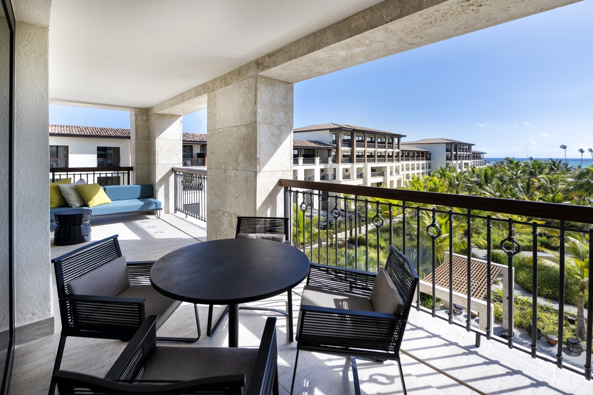 fotos terraza habitaciones lopesan costa bavaro unique suite ocean