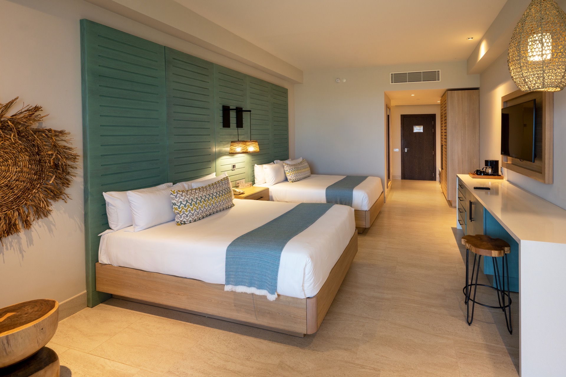 camas adults queen tropical junior suite lopesan costa bavaro