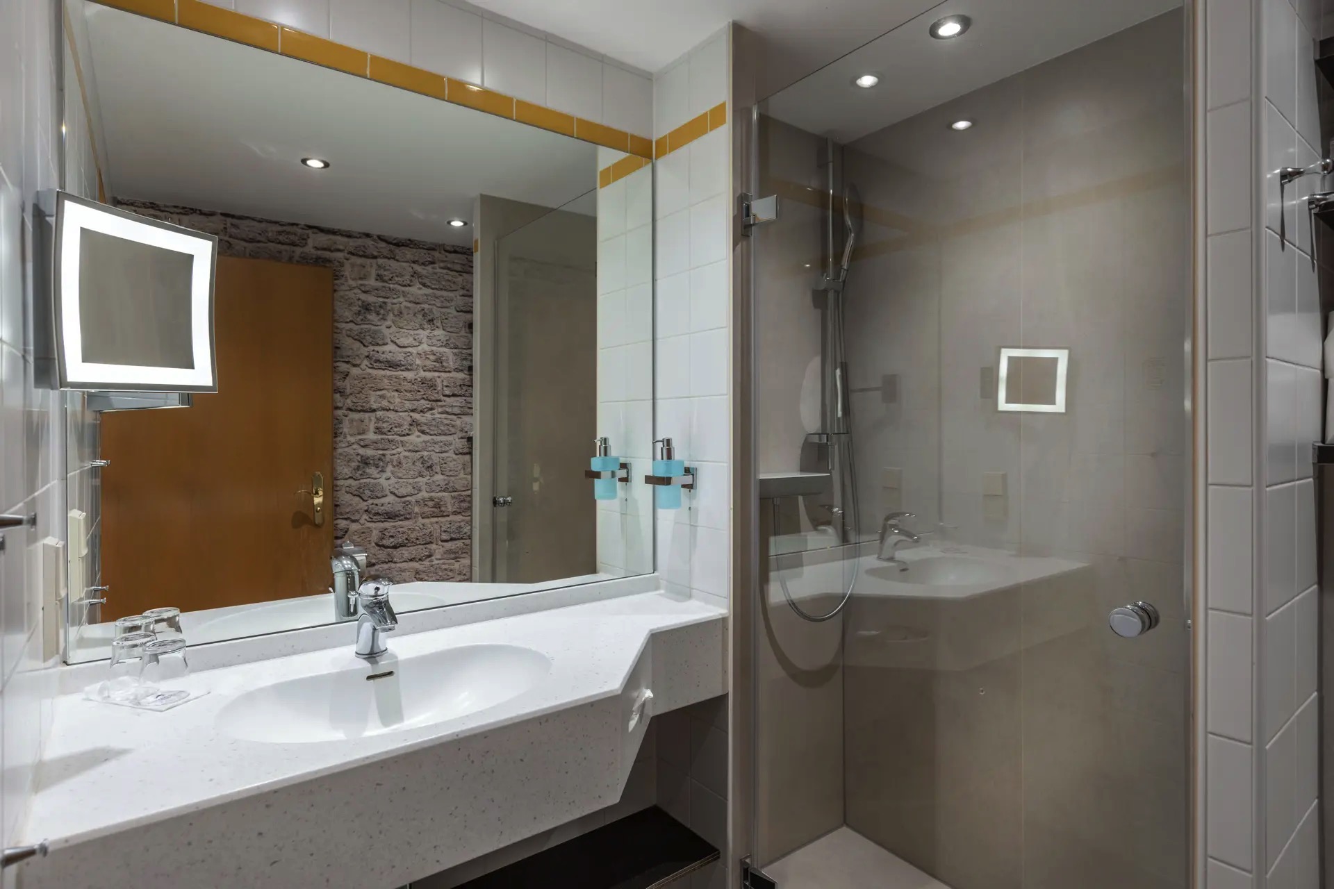 Fotos de baño de las habitaciones familiares IFA Alpenrose