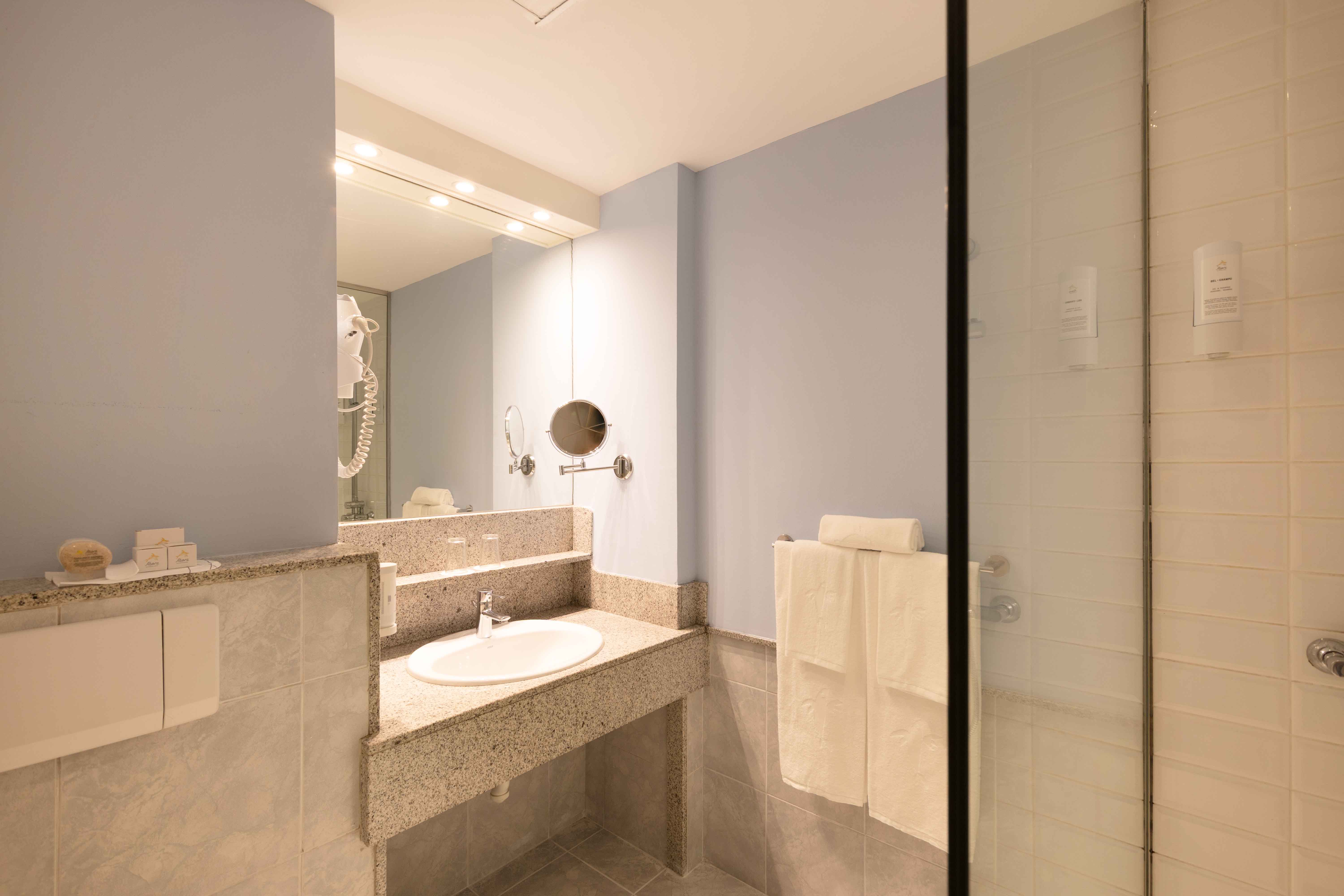 badezimmer doppelzimmer deluxe blick adults only hotel abora continental