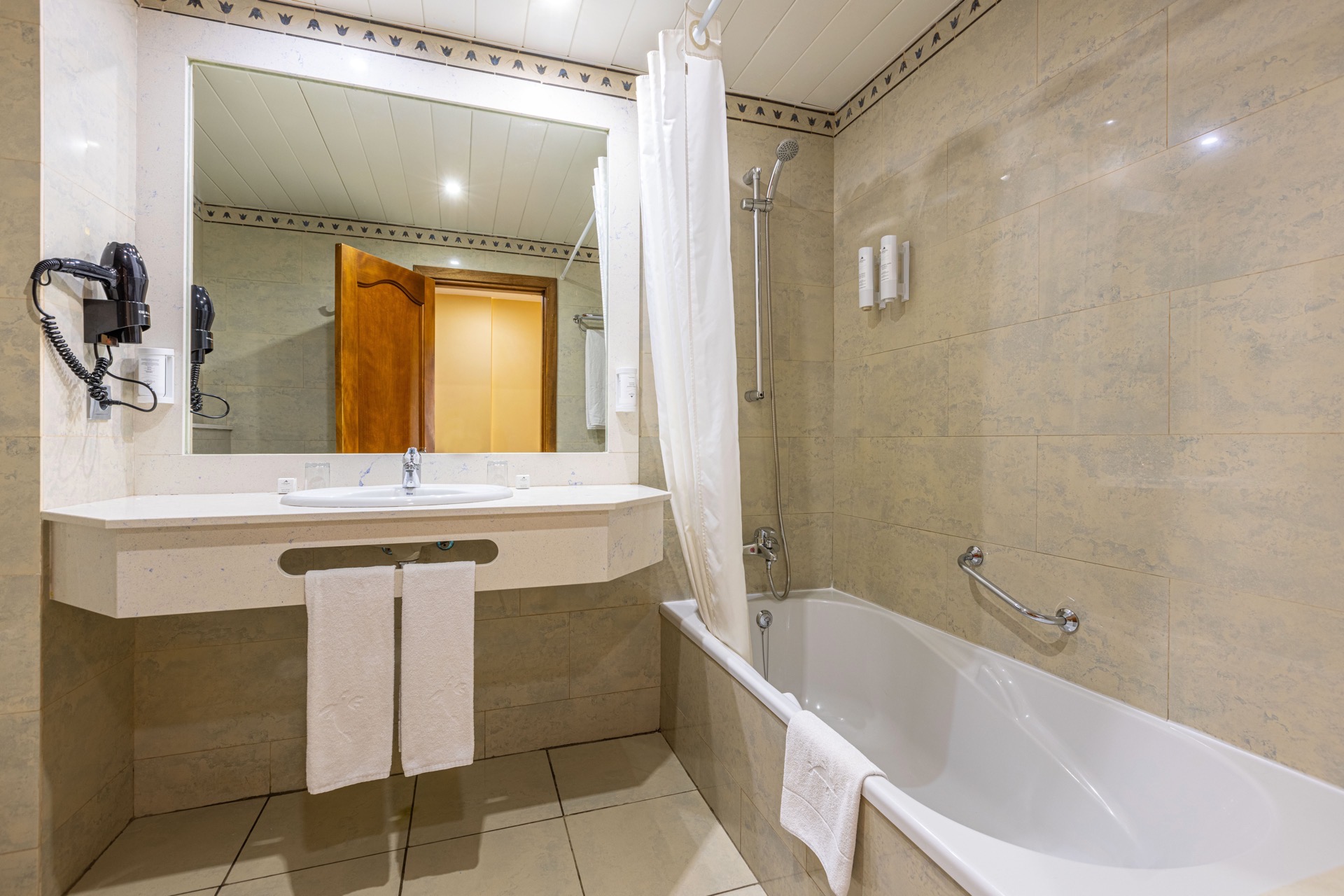 bano habitacion doble estandar vista ifa altamarena hotel