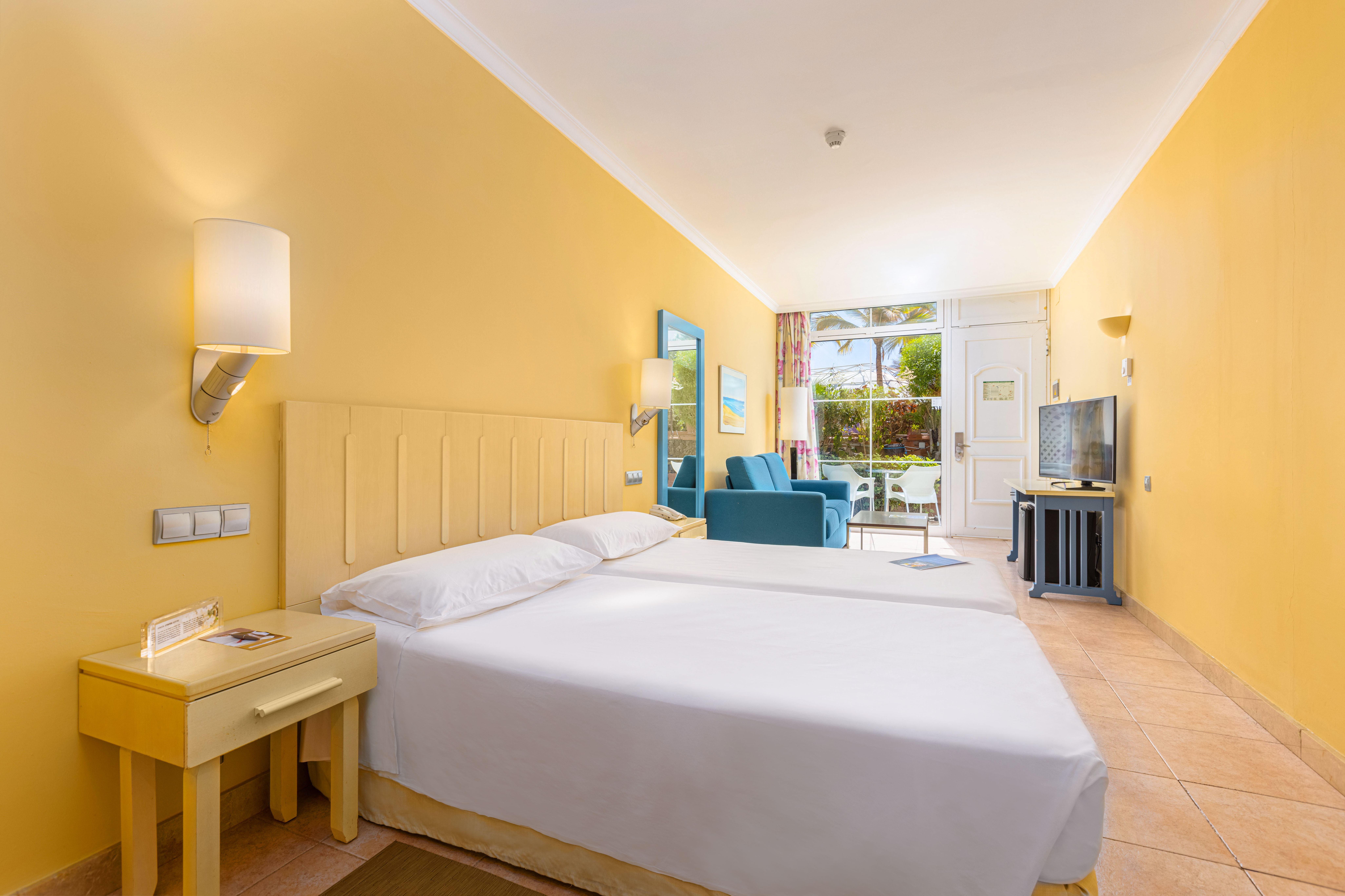 cama habitación doble familiar vista ifa altamarena hotel