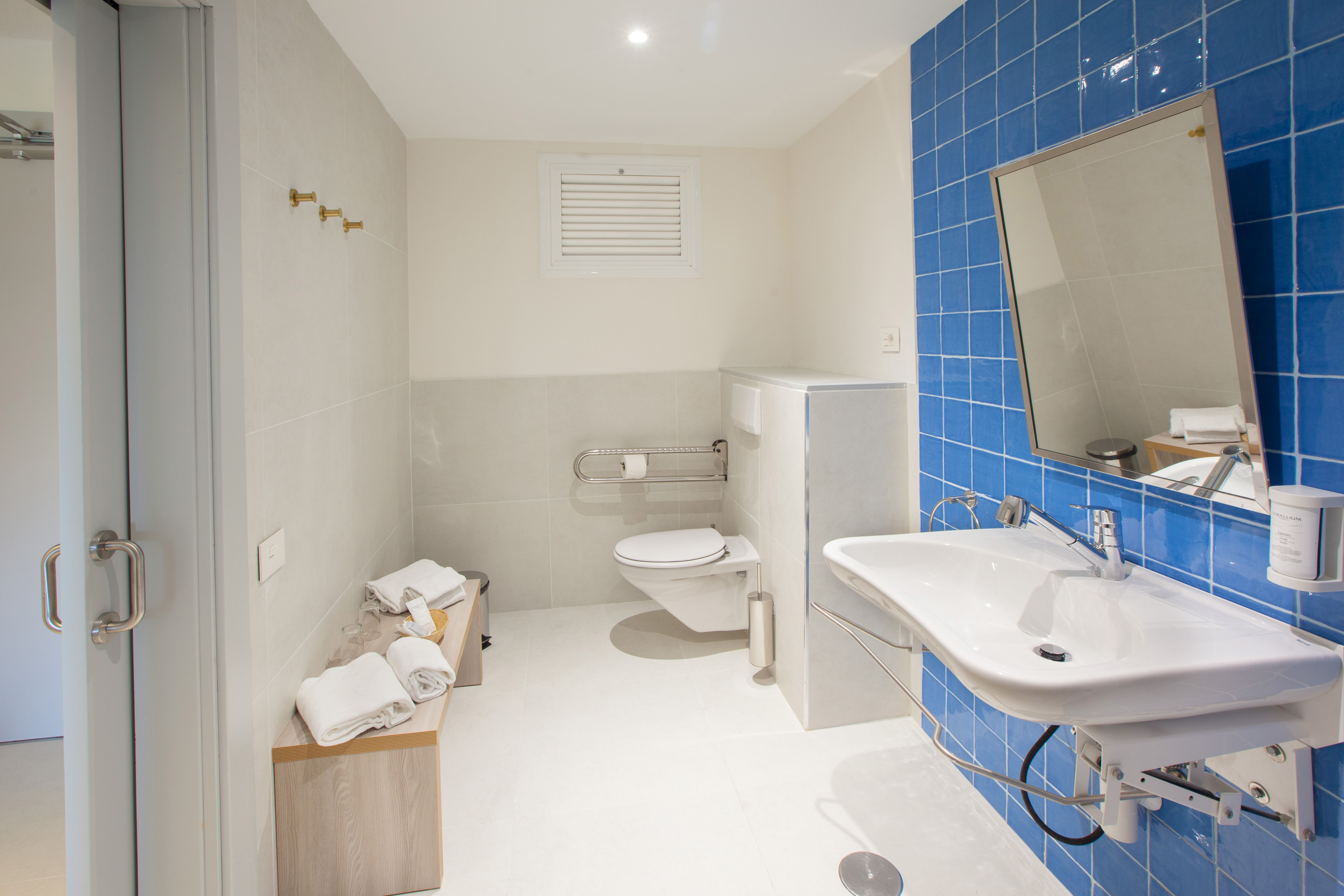 bathroom double standard room corallium dunamar by lopesan hotels