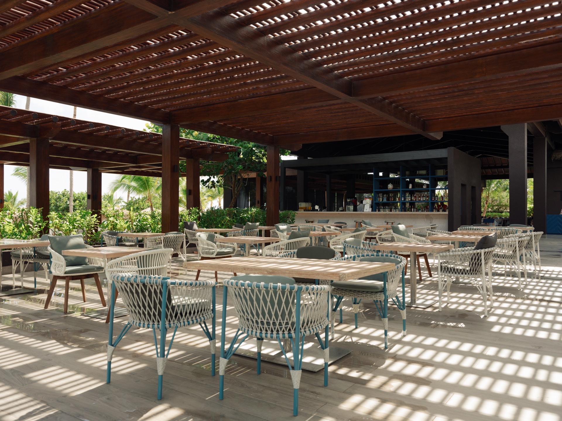 bar piscina lopesan costa bávaro resort spa & casino goldfish beach