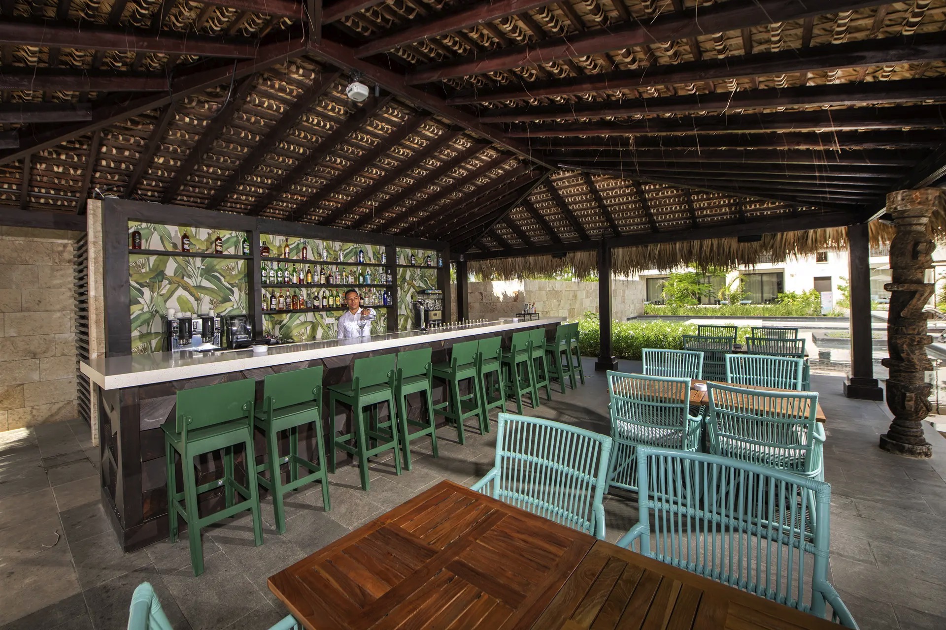 la perla bar piscina lopesan costa bávaro resort spa & casino