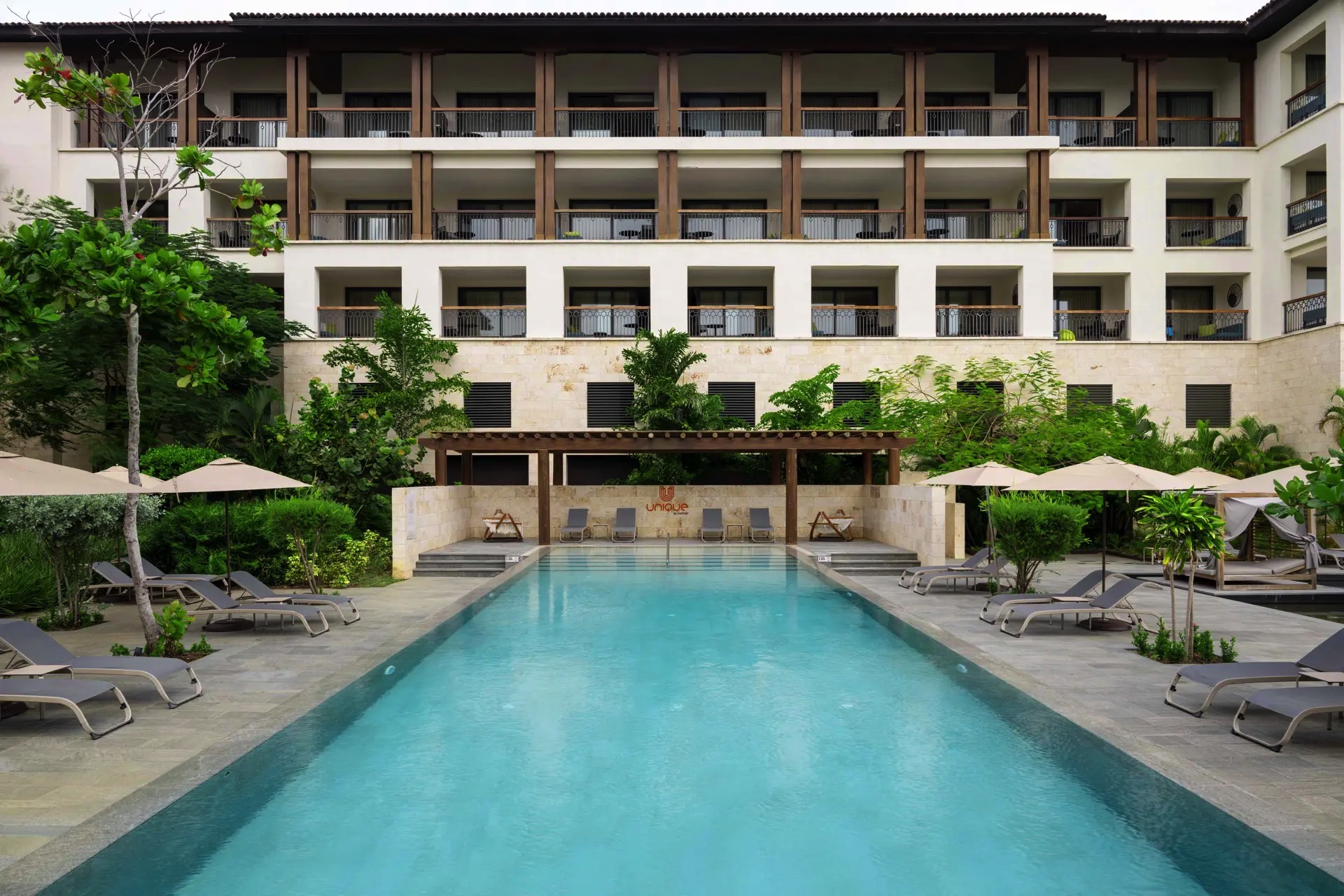 unique pool lopesan costa bavaro spa & casino