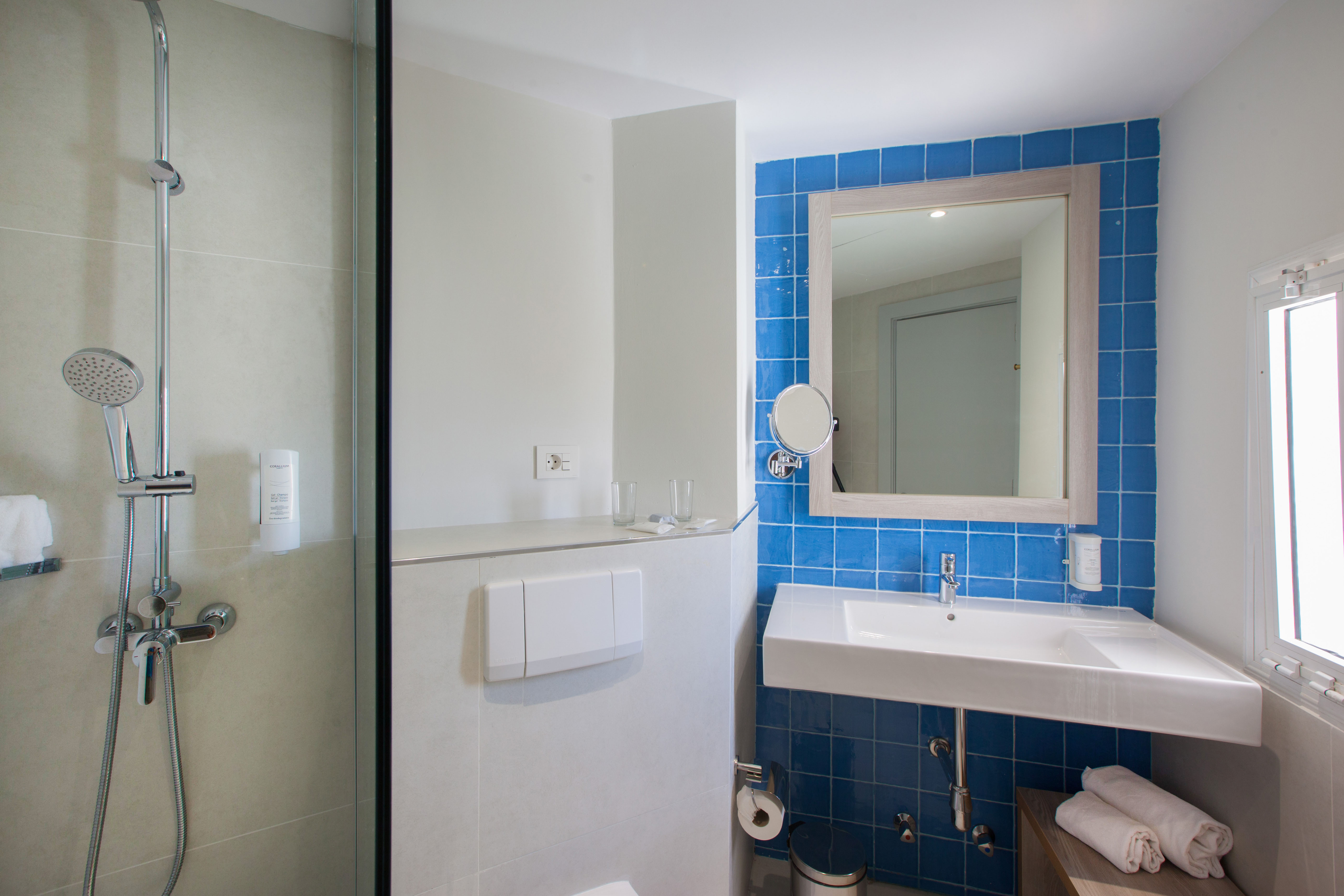 fotos baño habitaciones corallium dunamar doble estandar budget