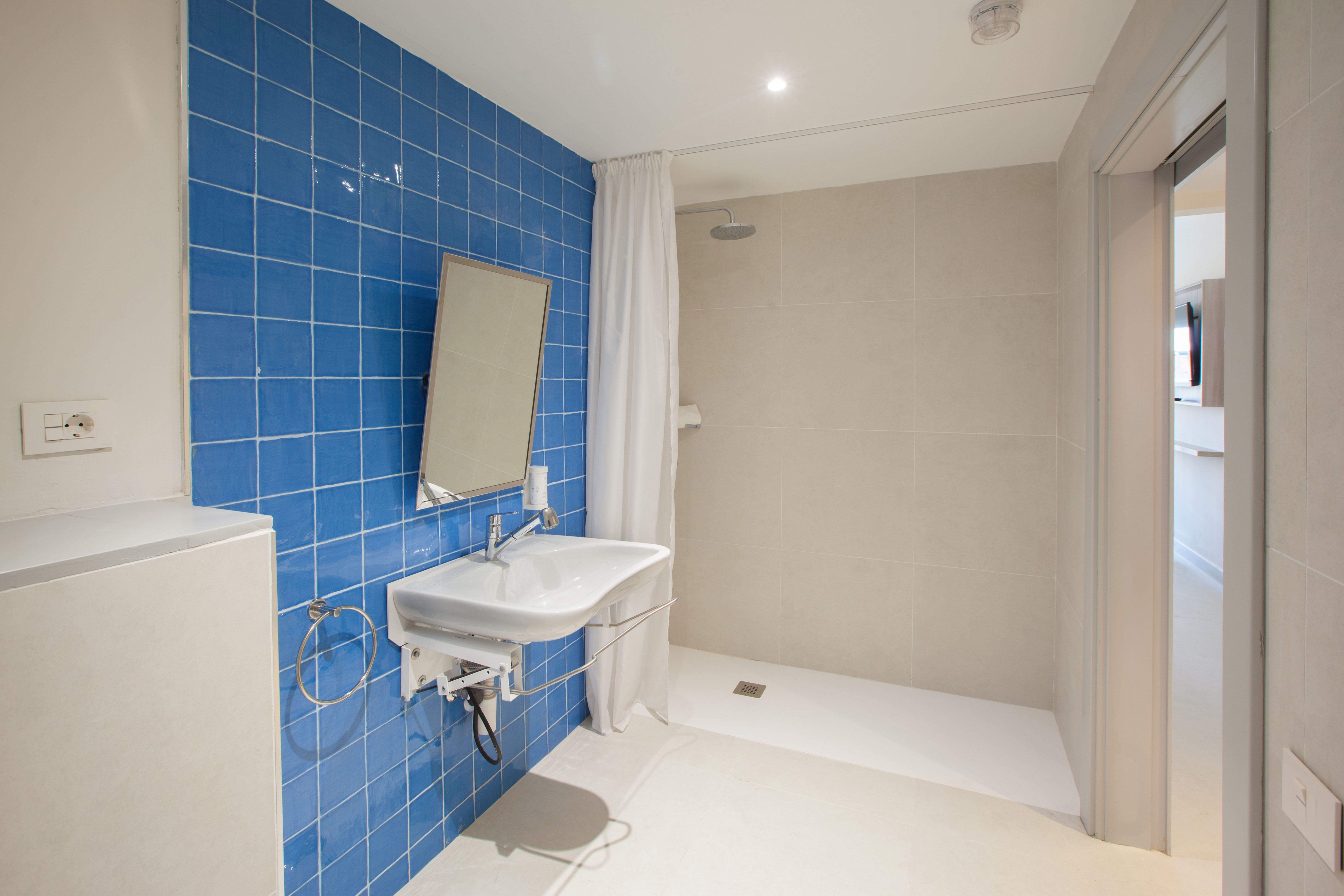 fotos baño habitaciones corallium dunamar doble estandar