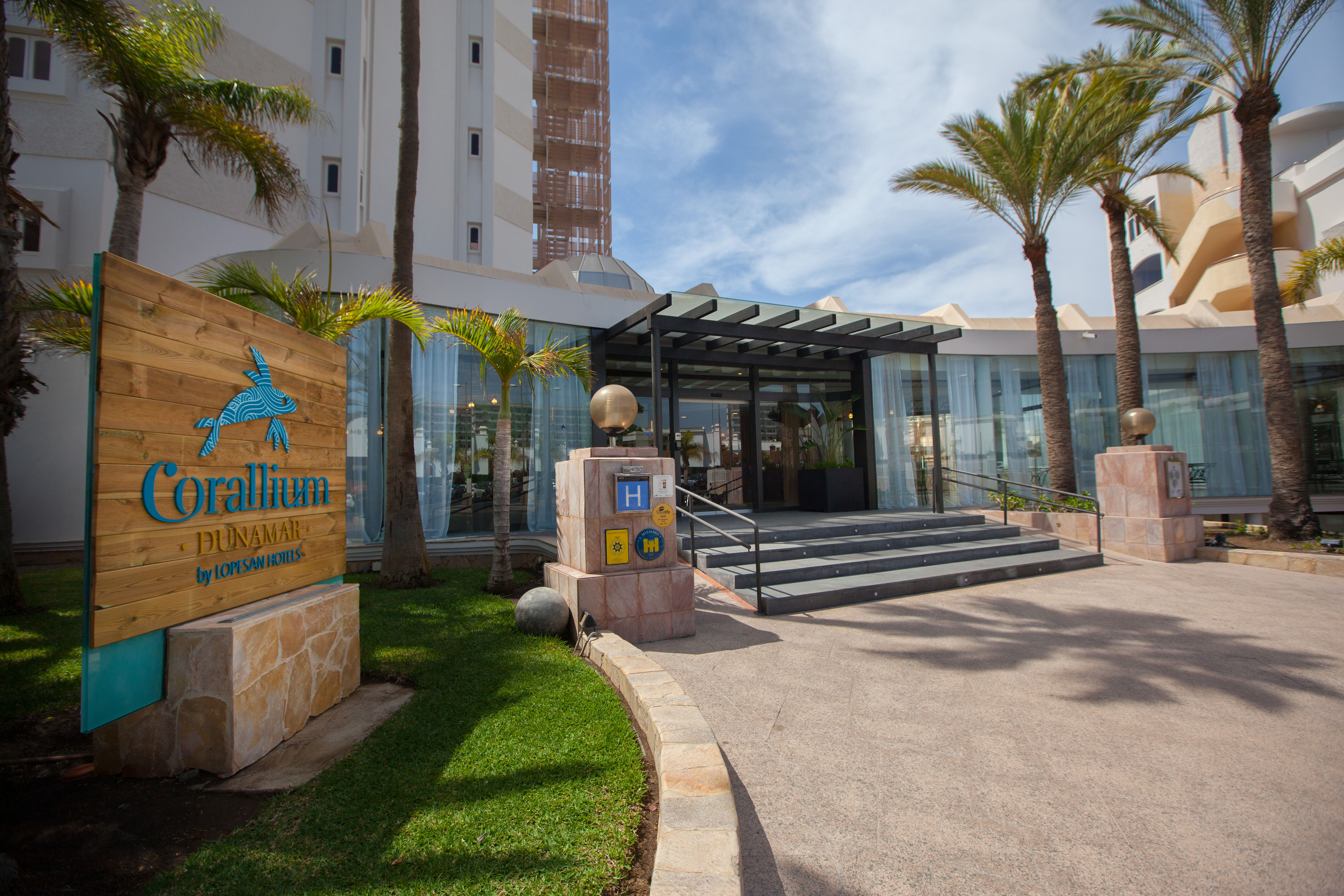 images and photos corallium dunamar by lopesan hotels entrance