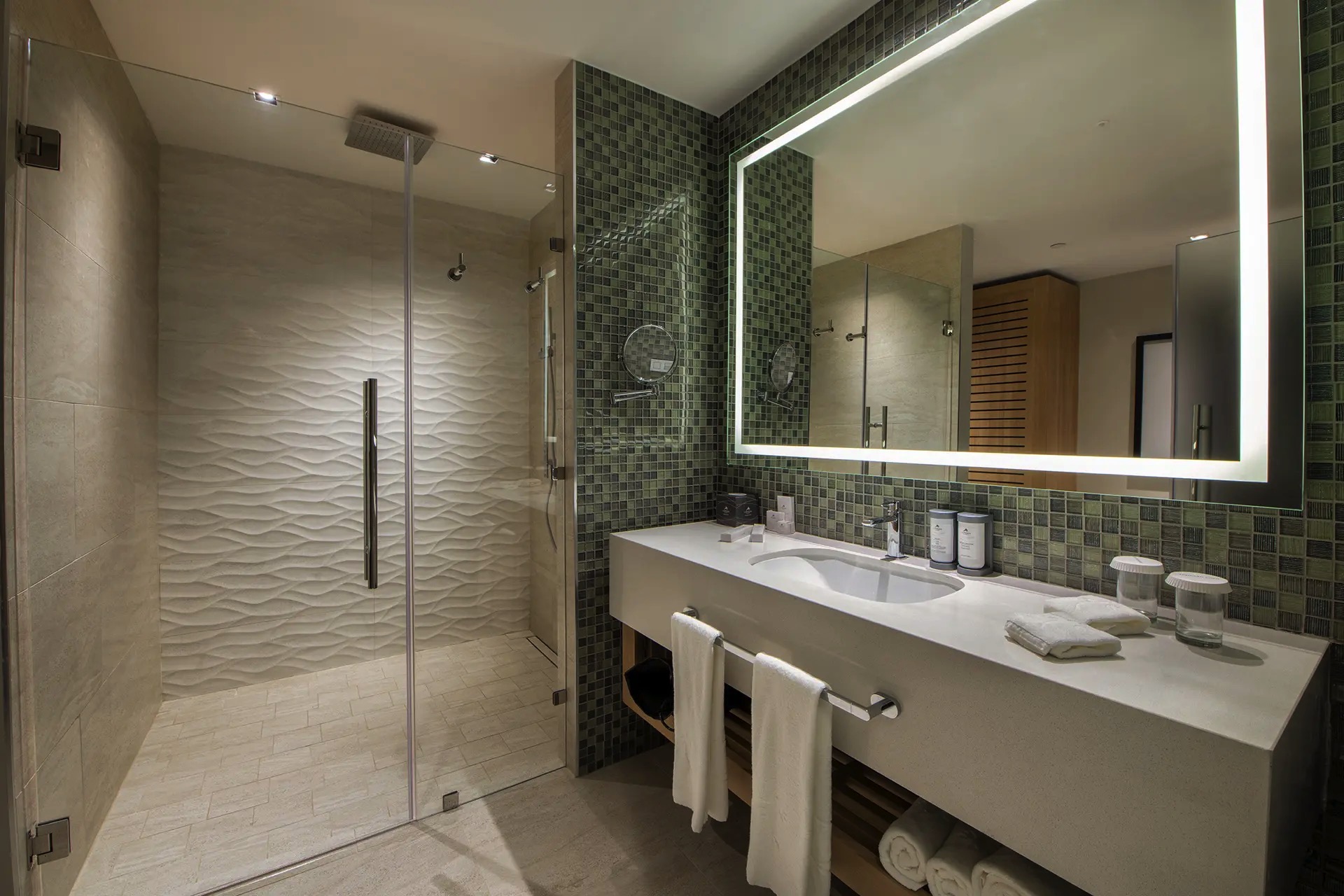 baño resort king pool view junior suite resort lopesan costa bavaro