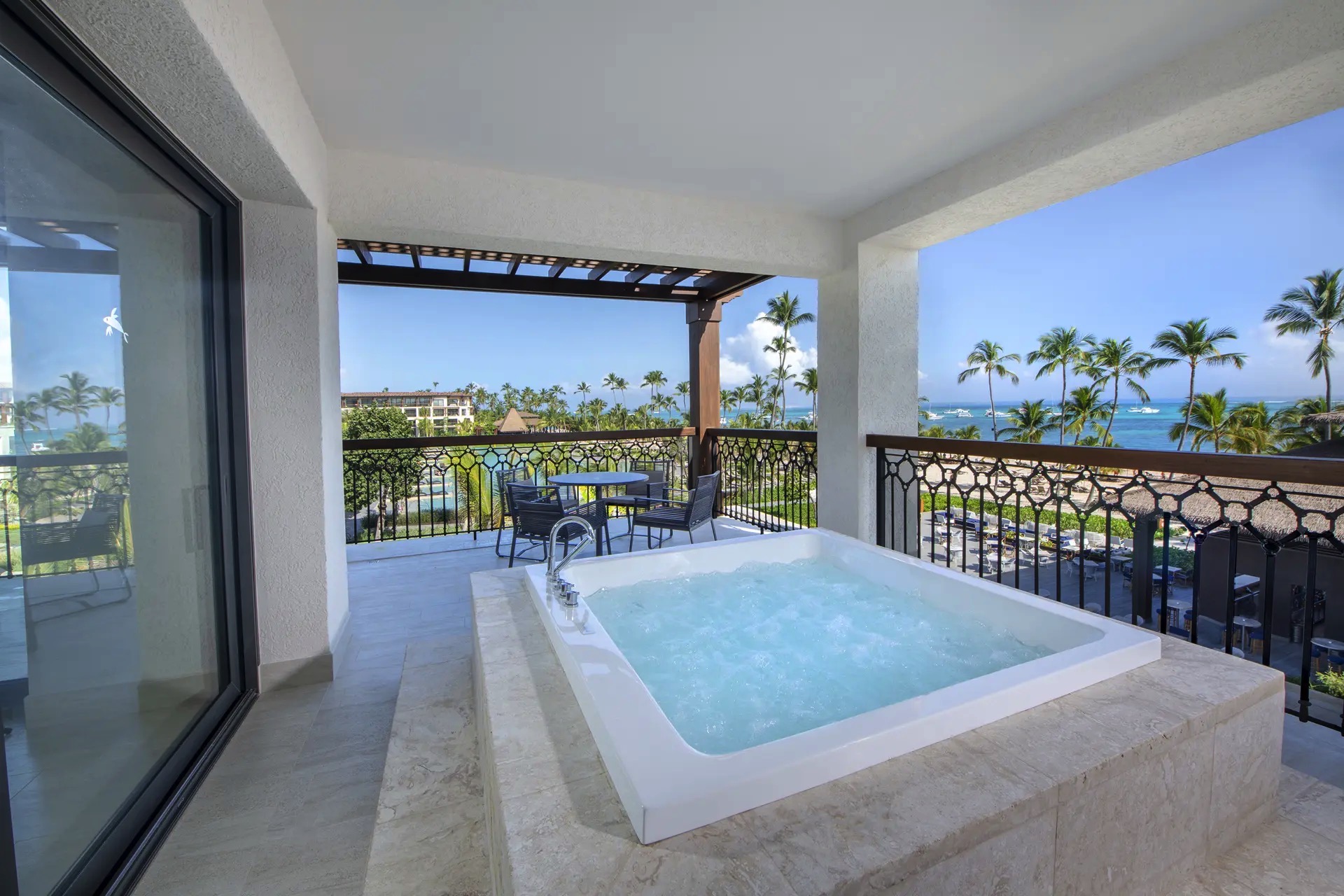 terraza con jacuzzi unique corner suite ocean view one bedroom lopesan costa bavaro
