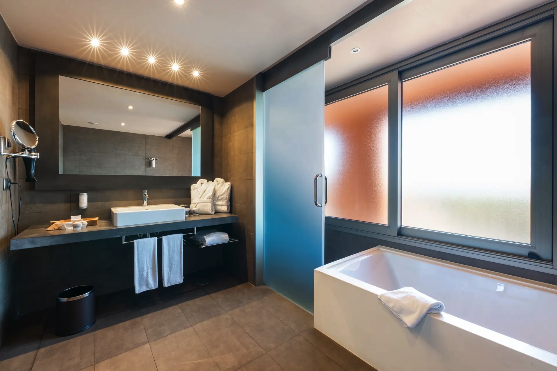 photos bathroom standard economy double rooms hotel lopesan baobab