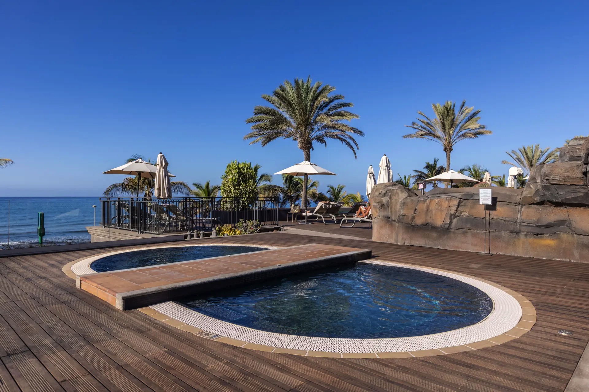 lopesan costa meloneras resort & spa jacuzzi pool