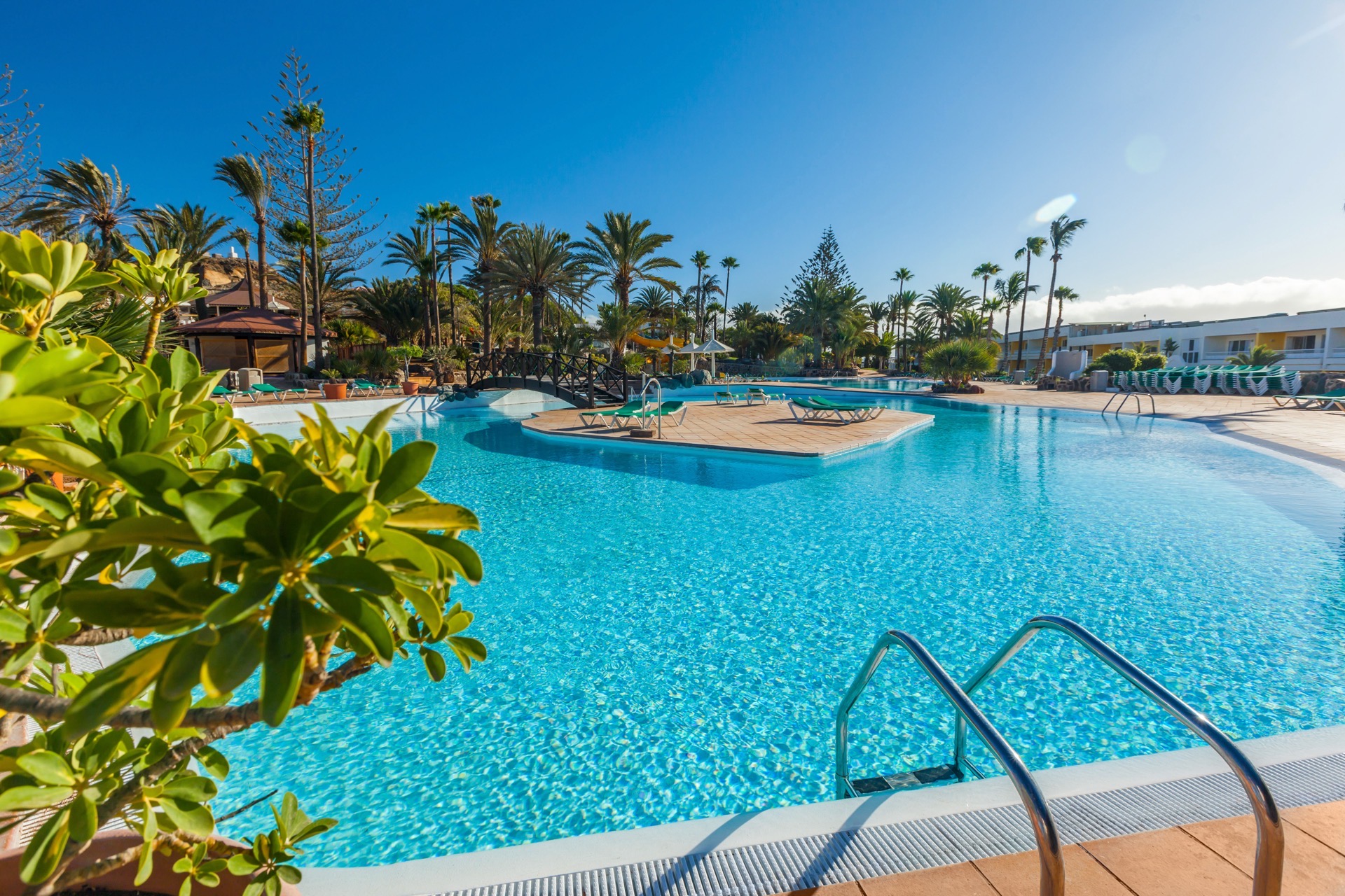 pool island abora interclub atlantic by lopesan hotels