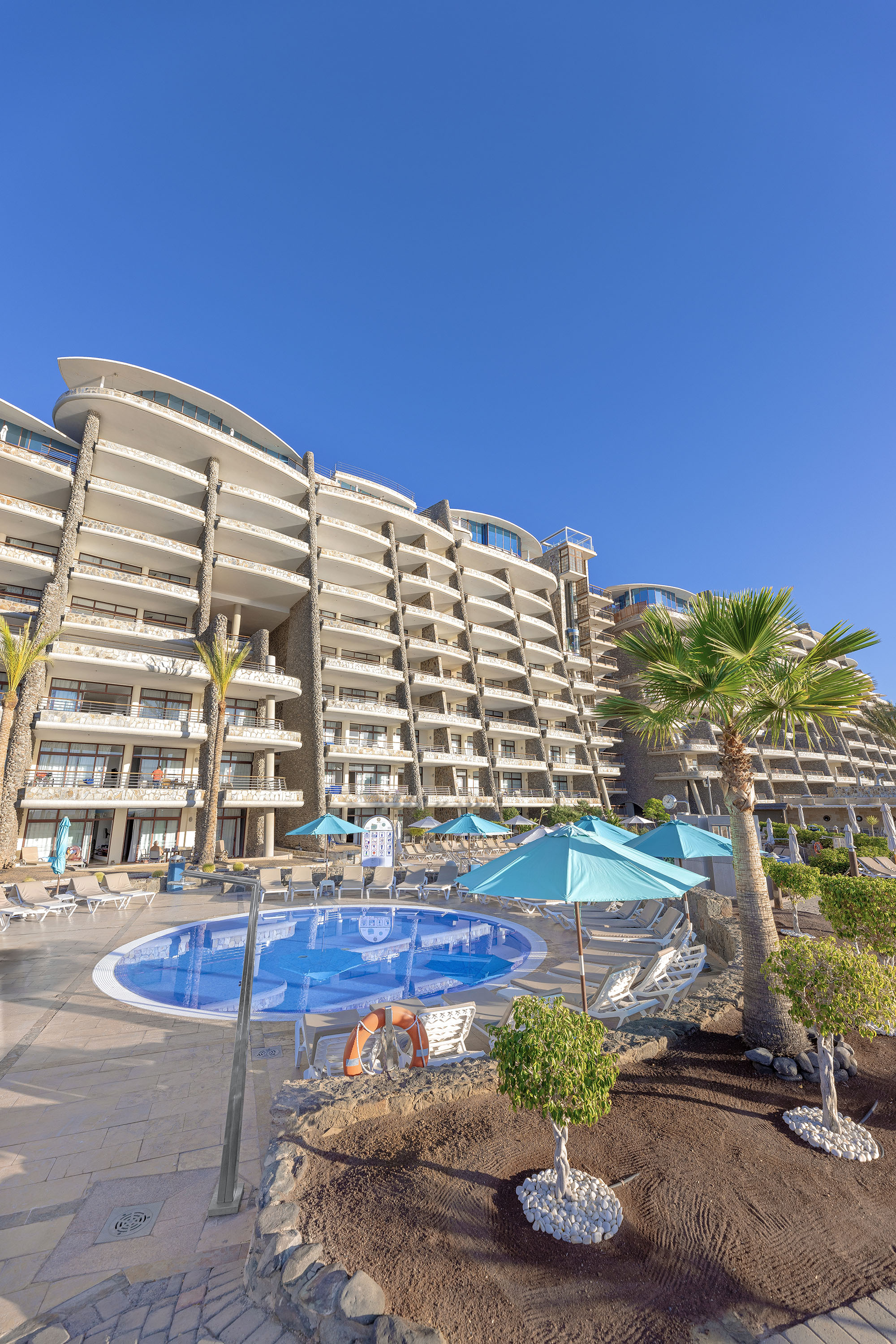 Kinder-Außenpool mit Wasserrutsche im Anfi del Mar Resorts