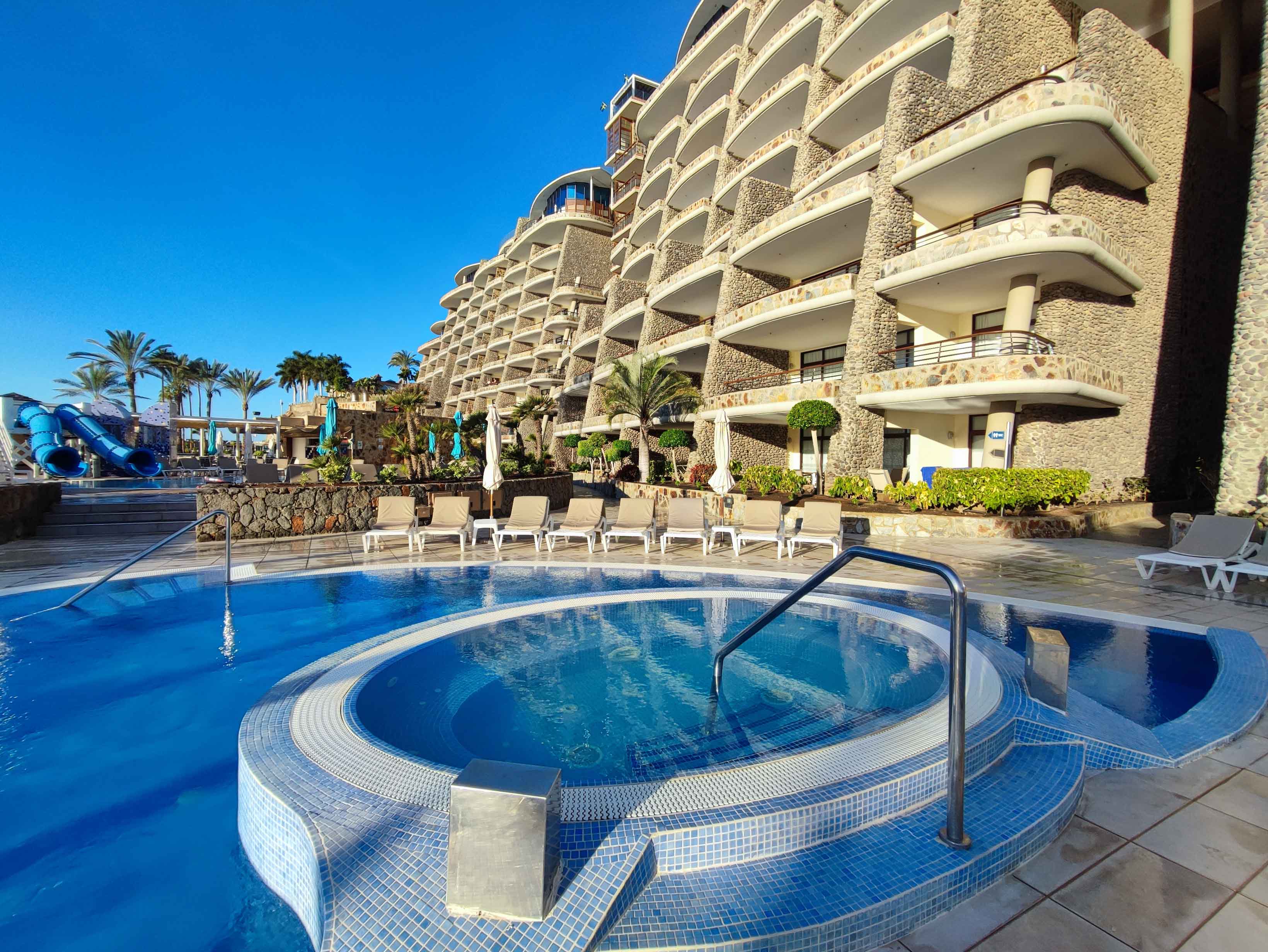 Außenwhirlpool mit Aussicht im Anfi del Mar Resorts
