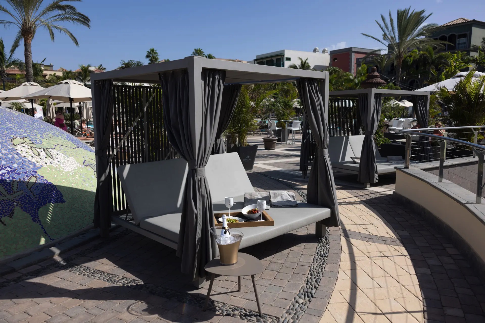 imágenes y fotos lopesan villa del conde resort & thalasso camas balinesas