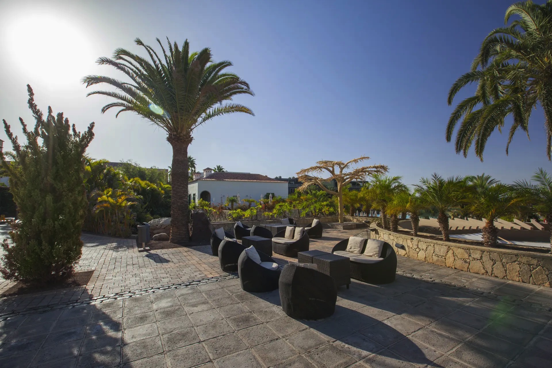 fotos patio central hotel lopesan villa del conde