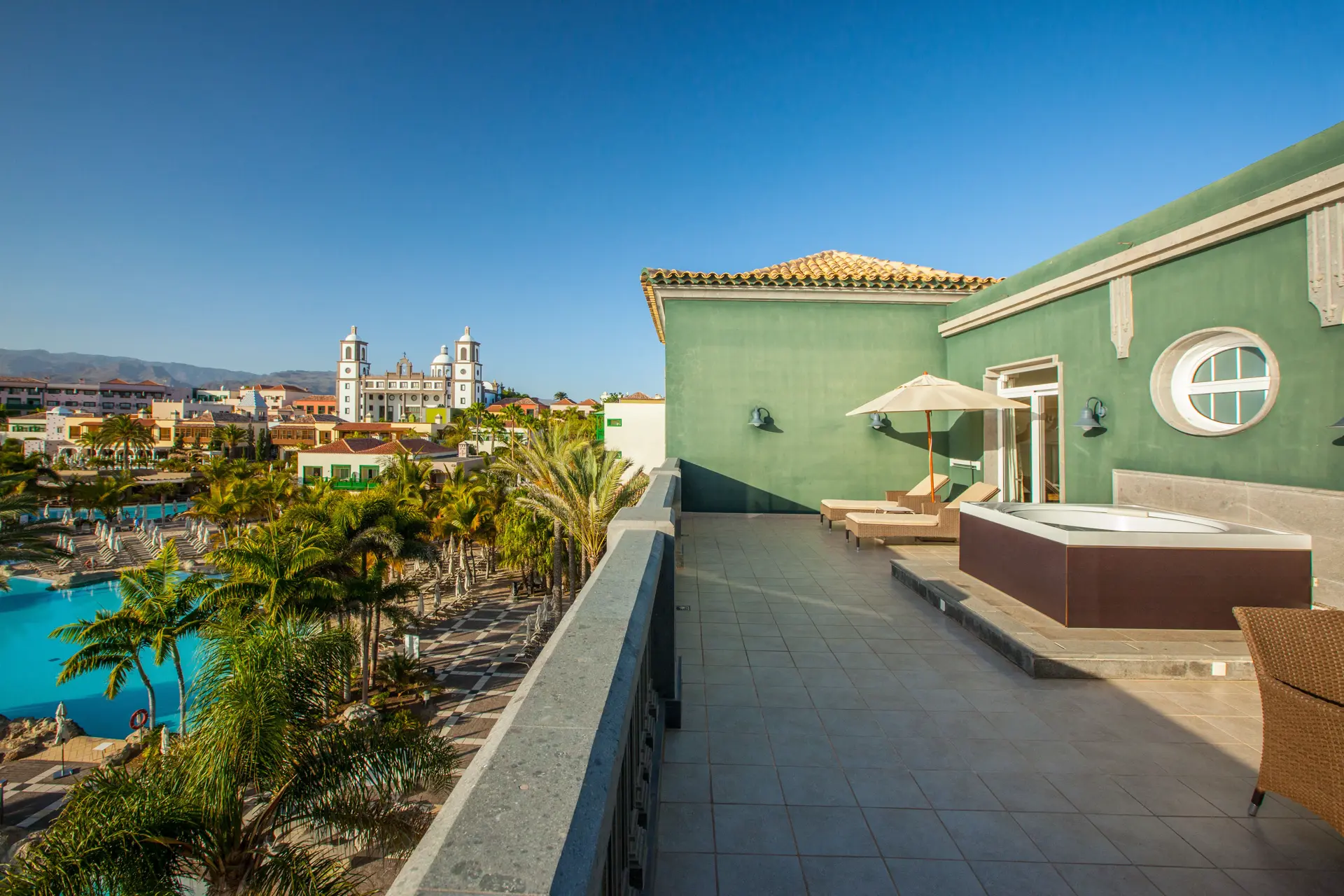 fotos hotel lopesan villa del conde senior suite zimmer terrasse